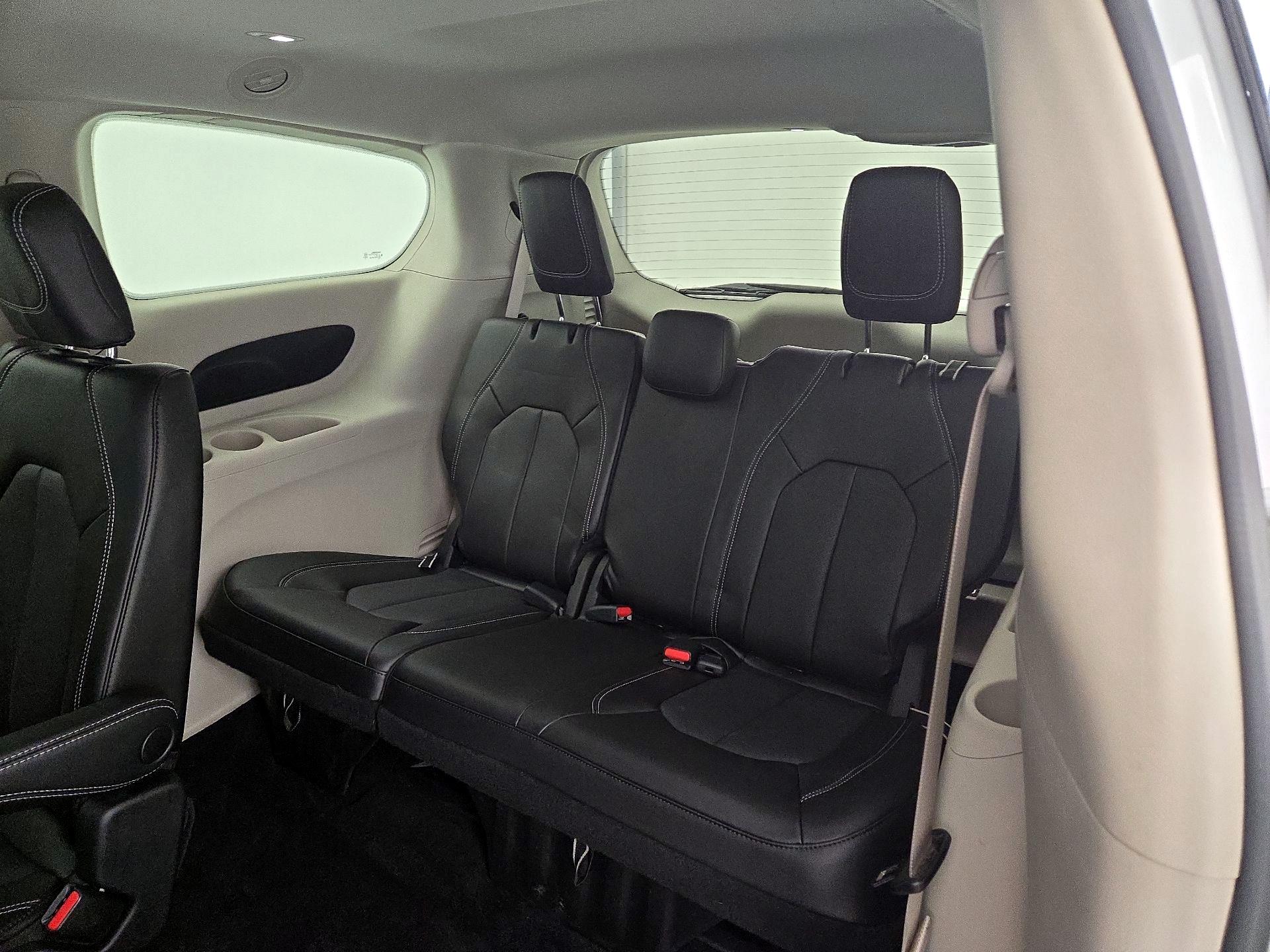 Thumbnail: 2023 Chrysler Pacifica - 20