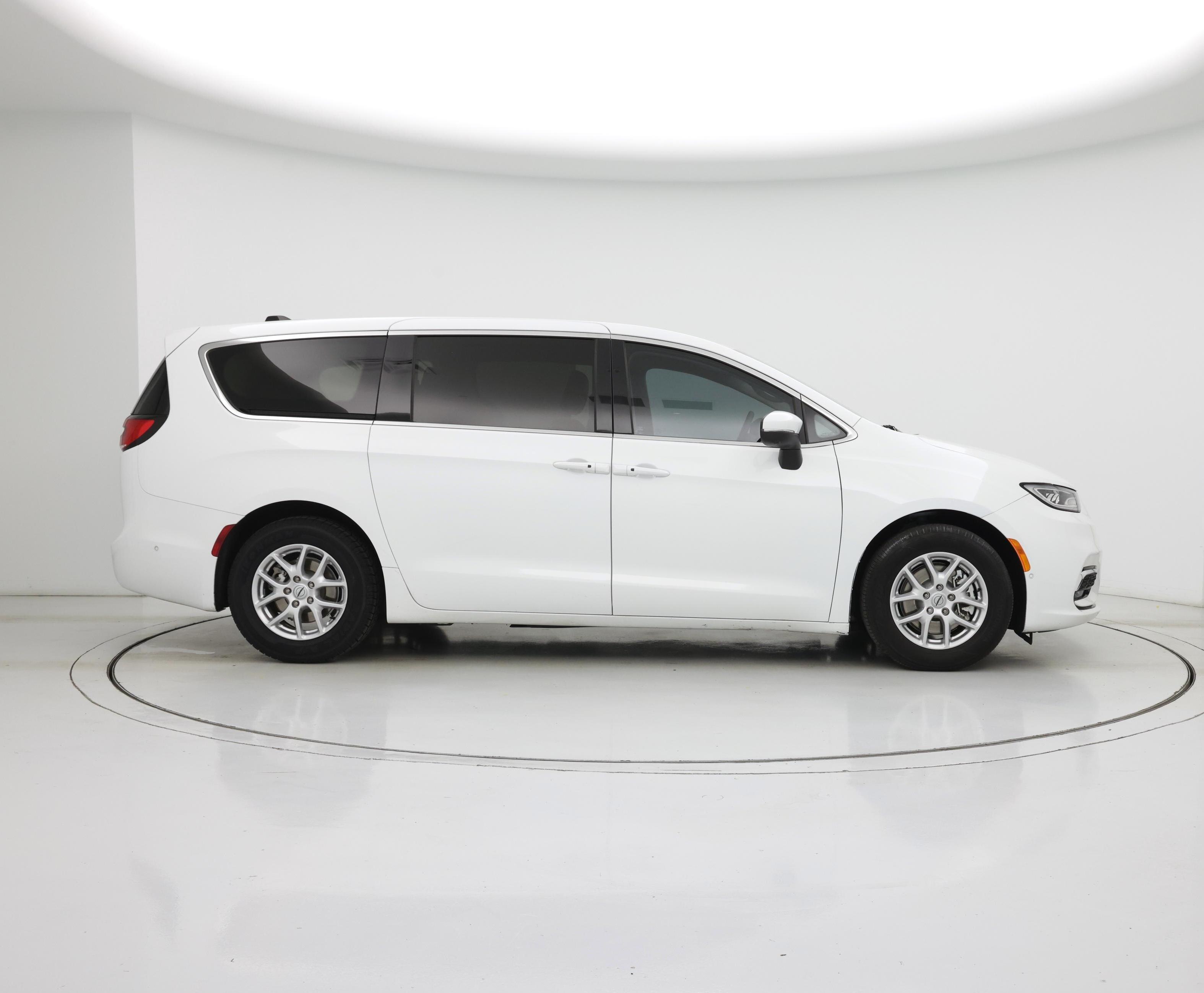 Thumbnail: 2023 Chrysler Pacifica - 7