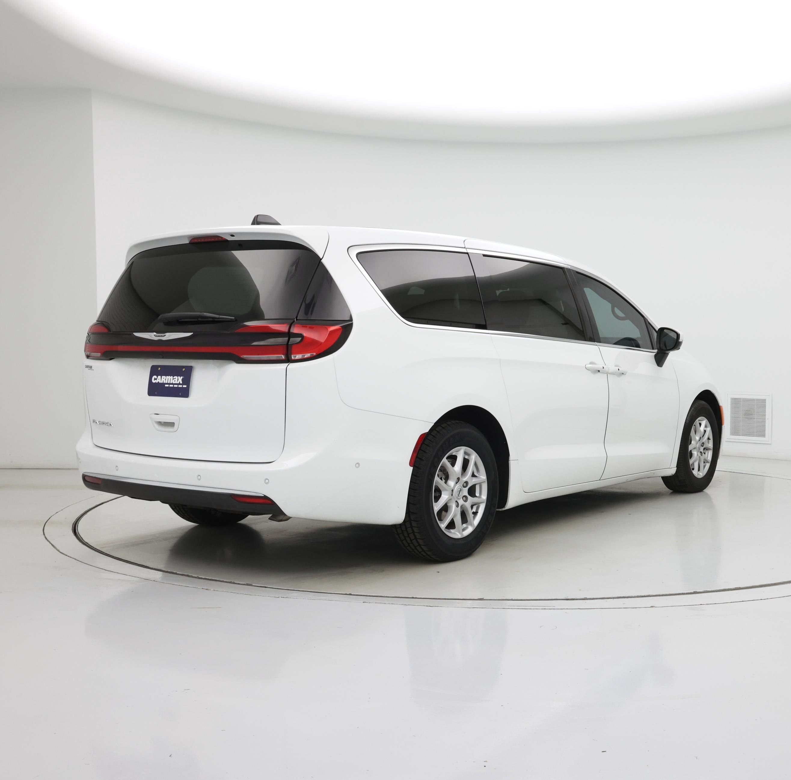 Thumbnail: 2023 Chrysler Pacifica - 8