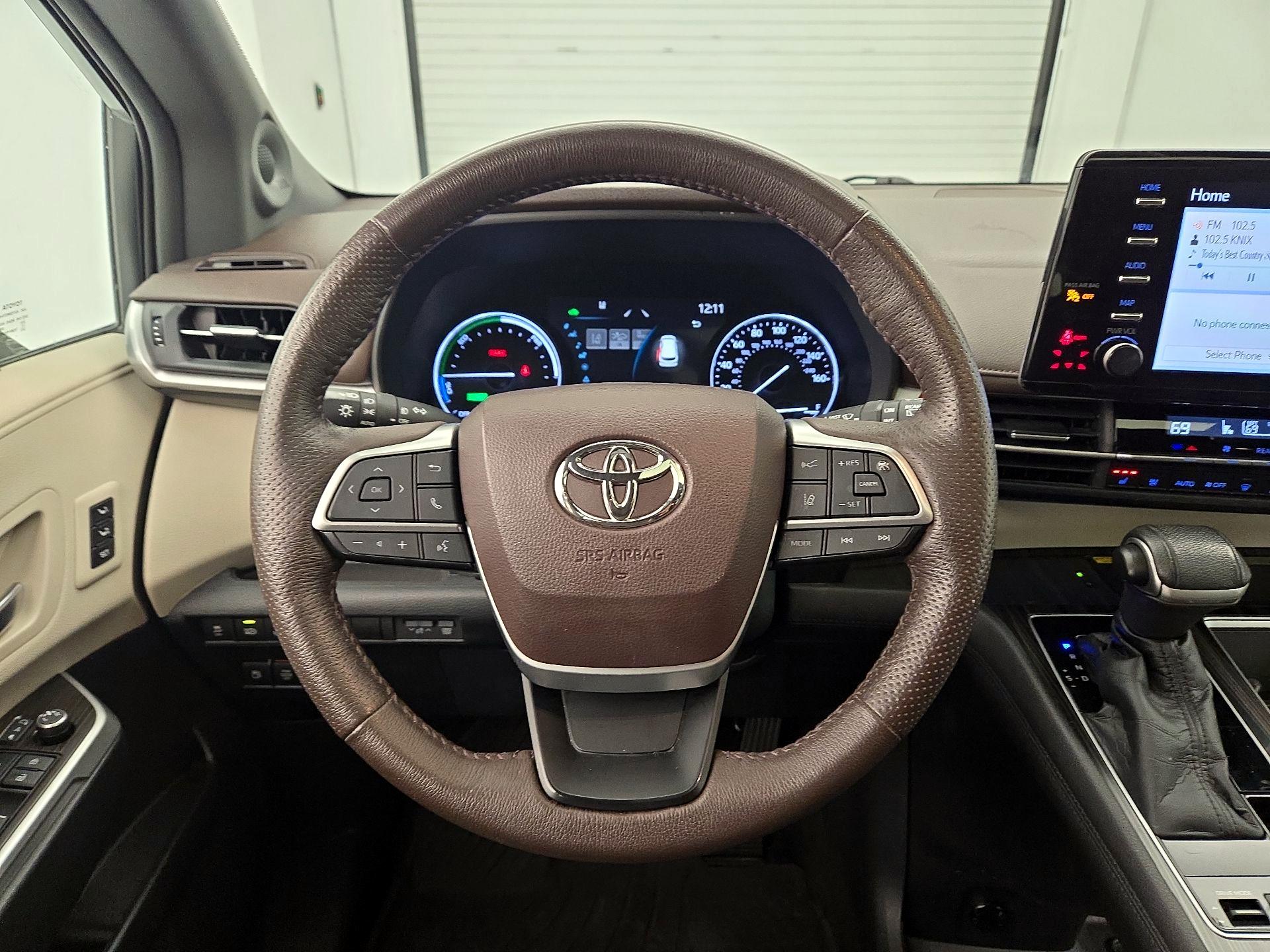 Thumbnail: 2021 Toyota Sienna - 10