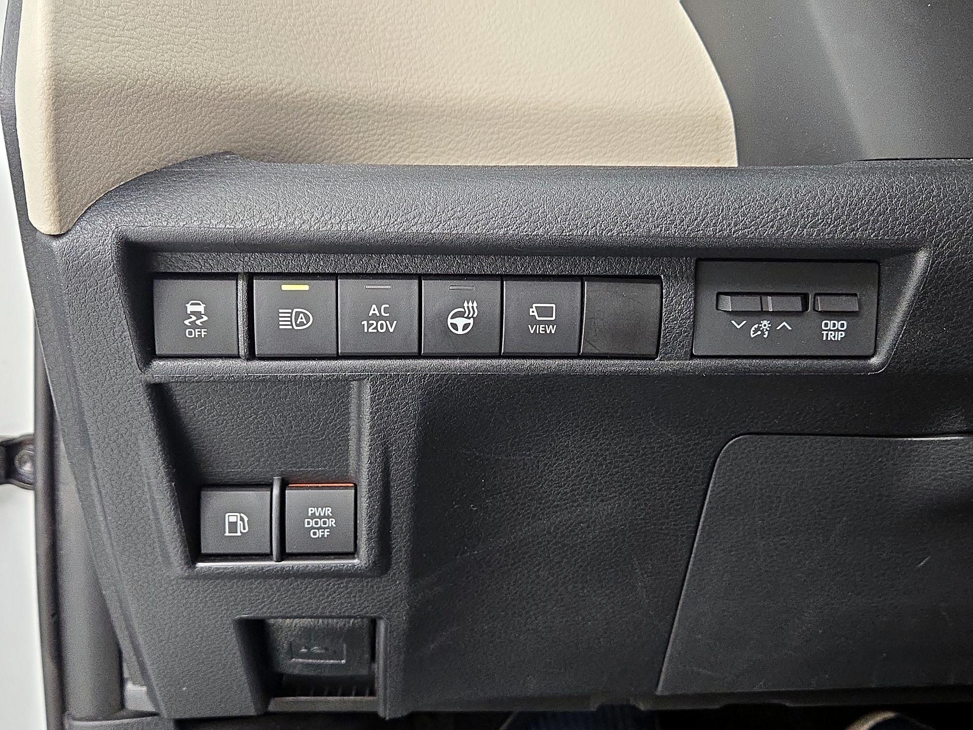 Thumbnail: 2021 Toyota Sienna - 13