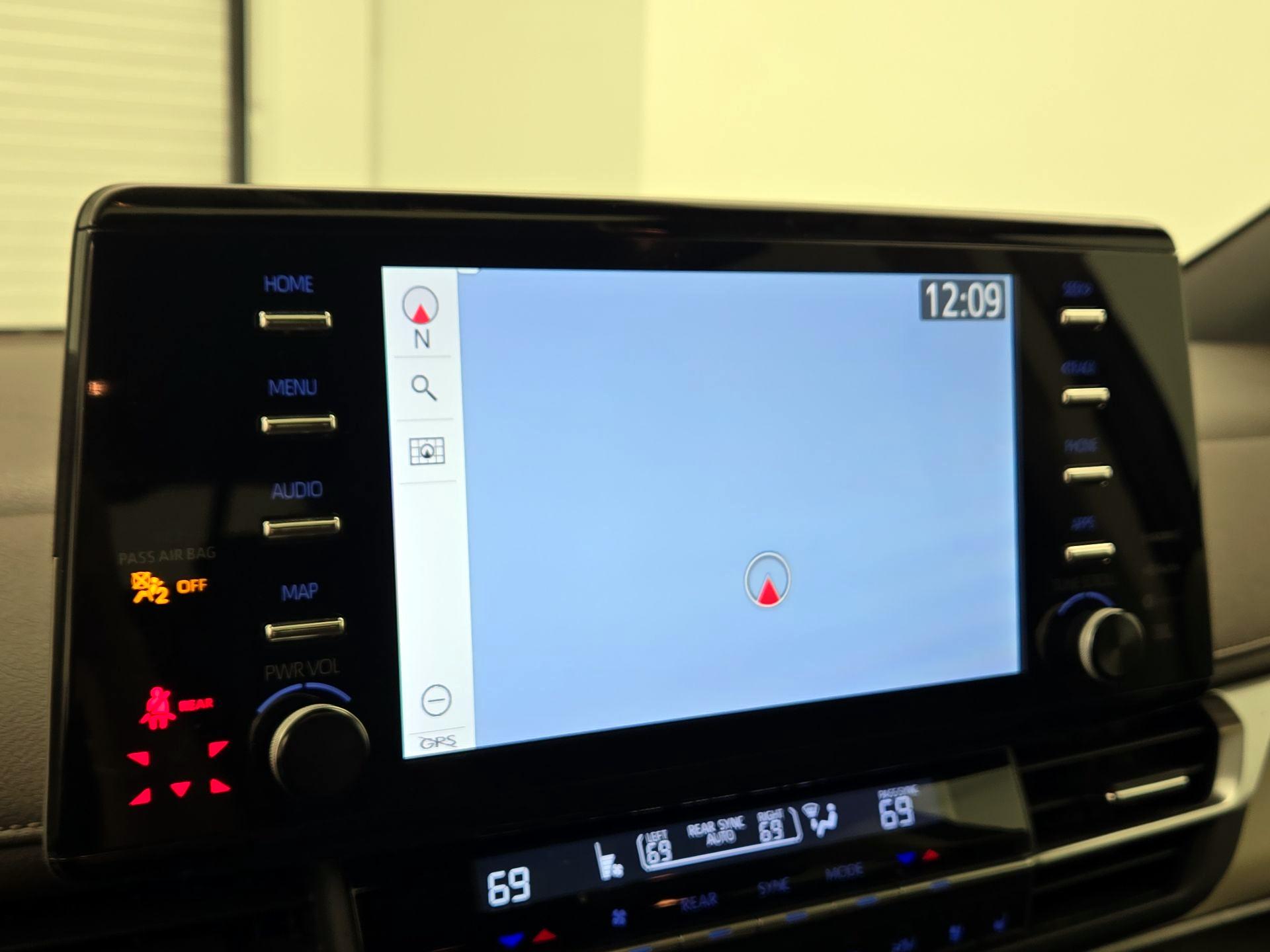 Thumbnail: 2021 Toyota Sienna - 14