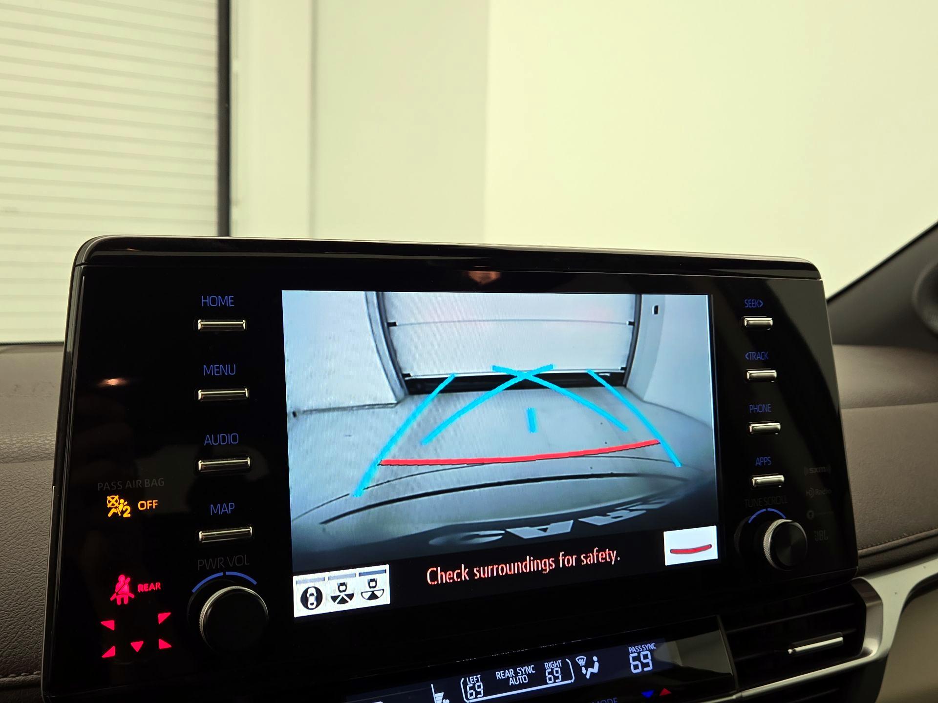 Thumbnail: 2021 Toyota Sienna - 15