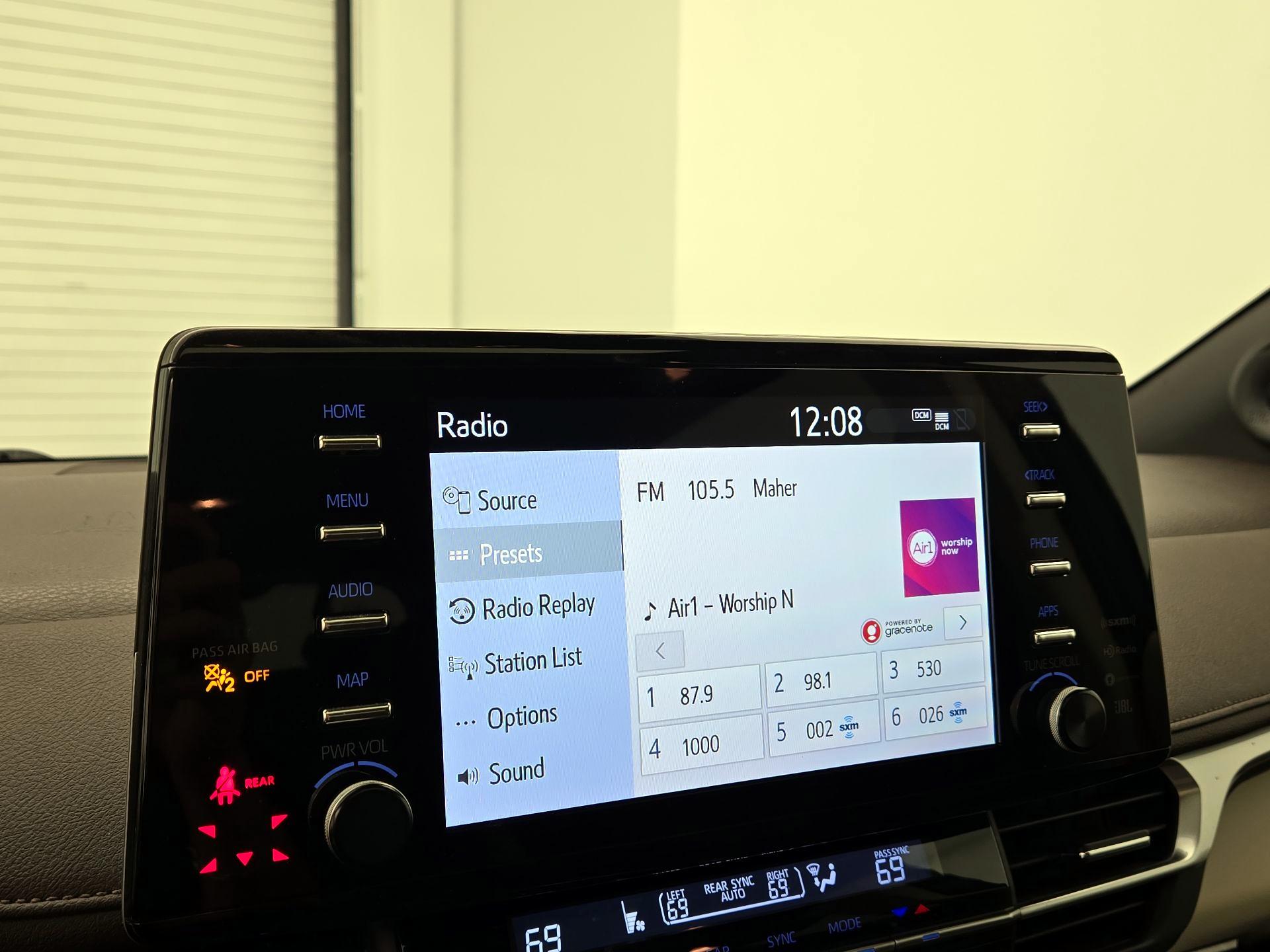 Thumbnail: 2021 Toyota Sienna - 16