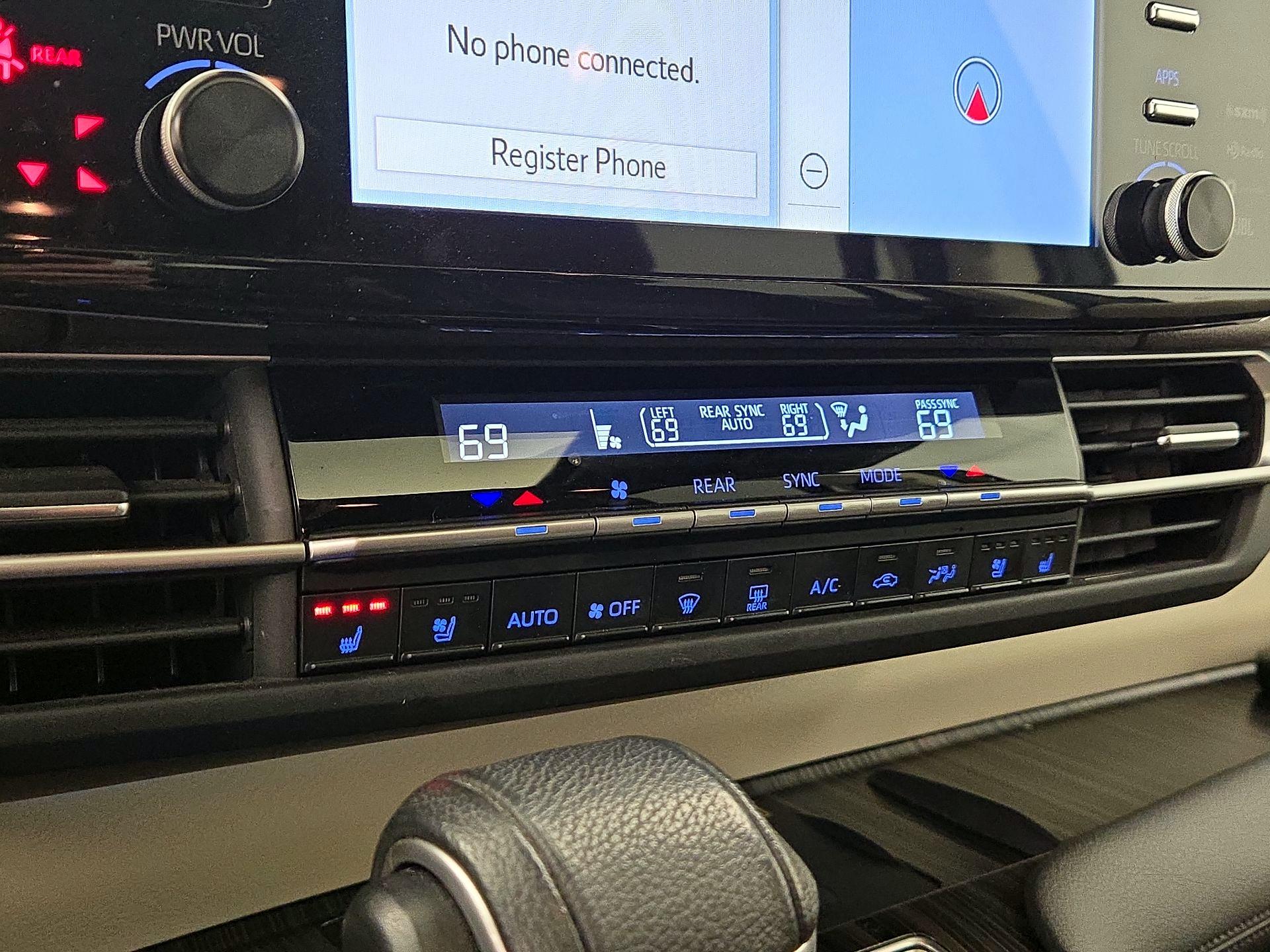 Thumbnail: 2021 Toyota Sienna - 17