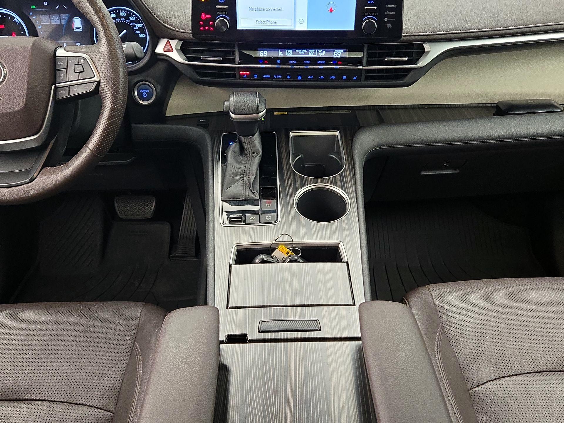 Thumbnail: 2021 Toyota Sienna - 18