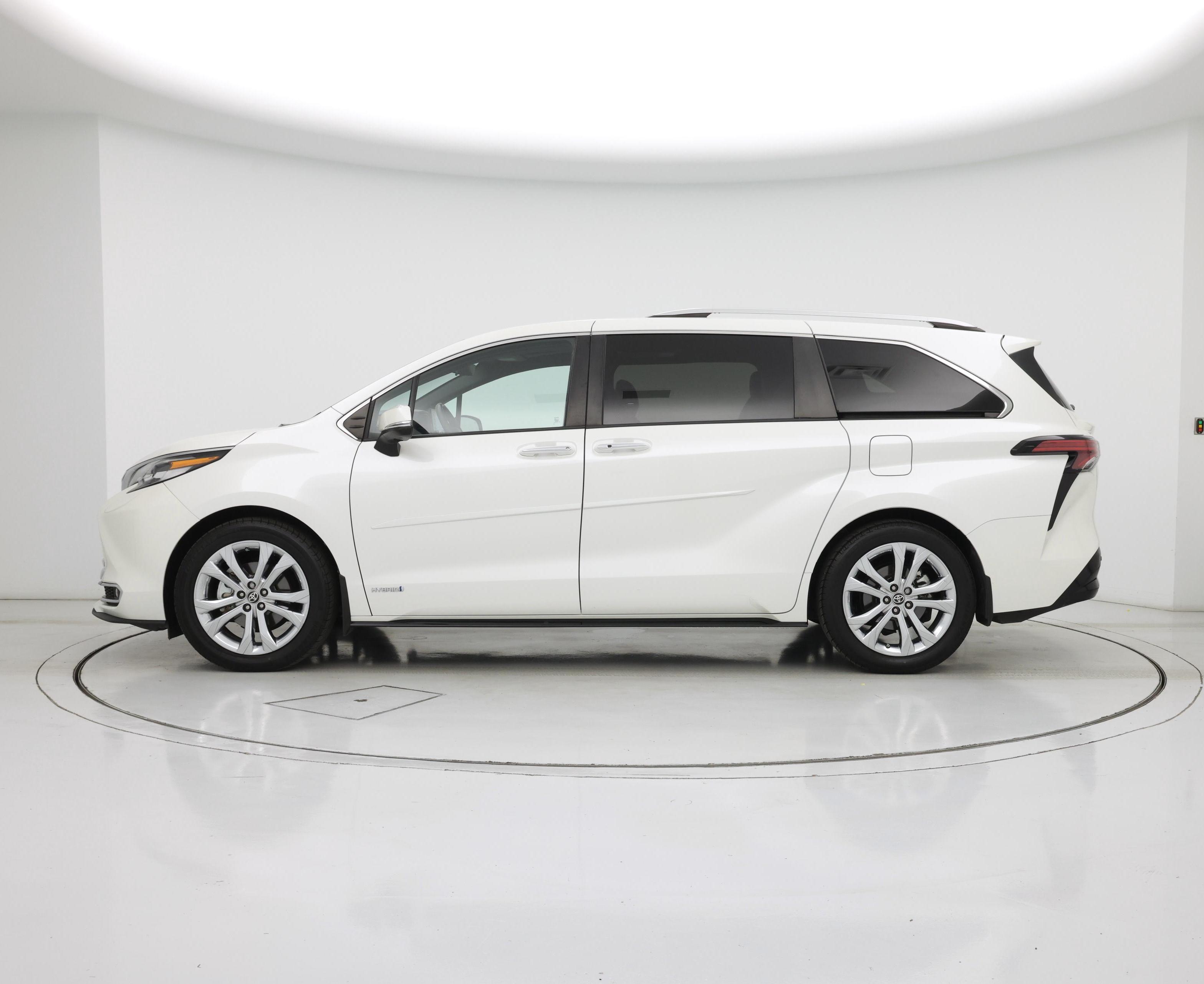 Thumbnail: 2021 Toyota Sienna - 3