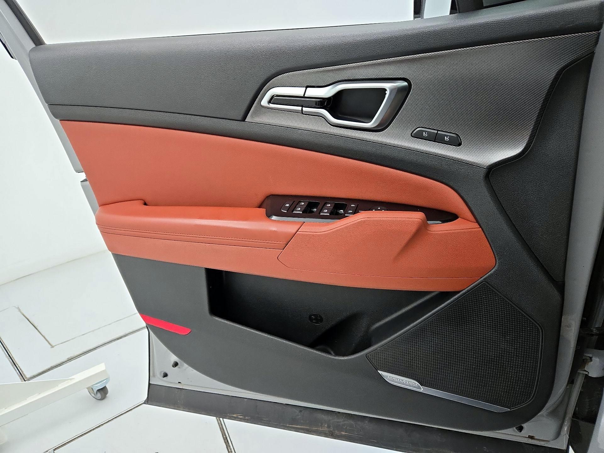 Thumbnail: 2023 Kia Sportage - 12