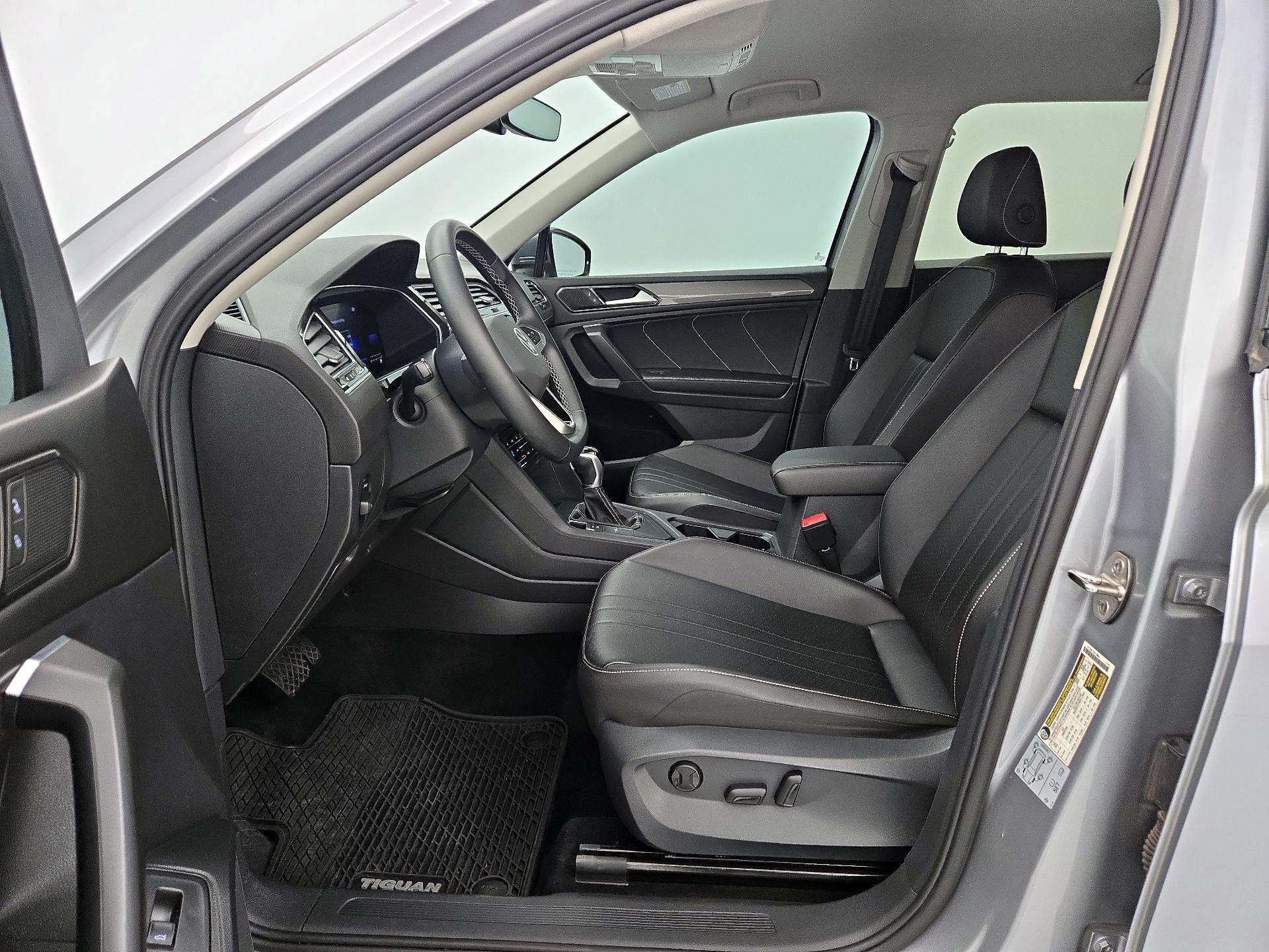 Thumbnail: 2022 Volkswagen Tiguan - 11