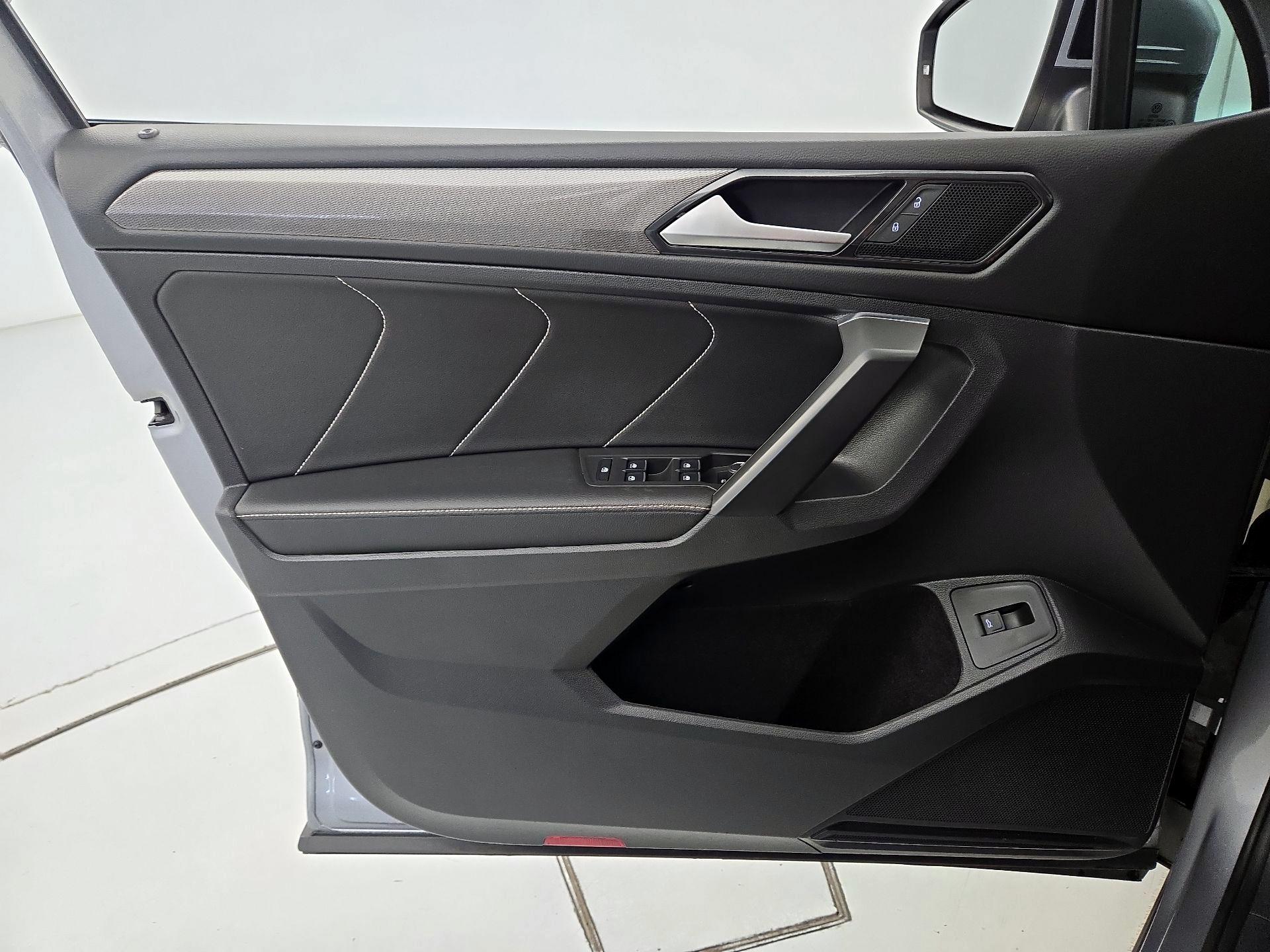 Thumbnail: 2022 Volkswagen Tiguan - 12