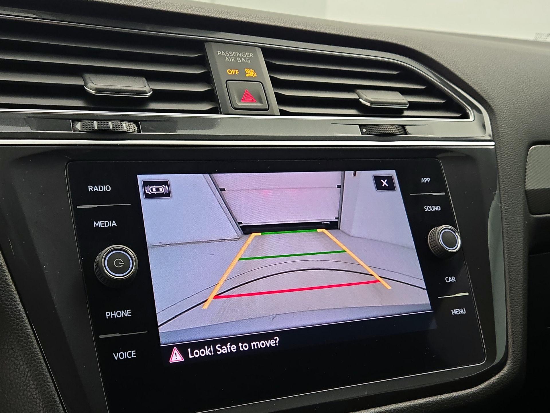 Thumbnail: 2022 Volkswagen Tiguan - 14