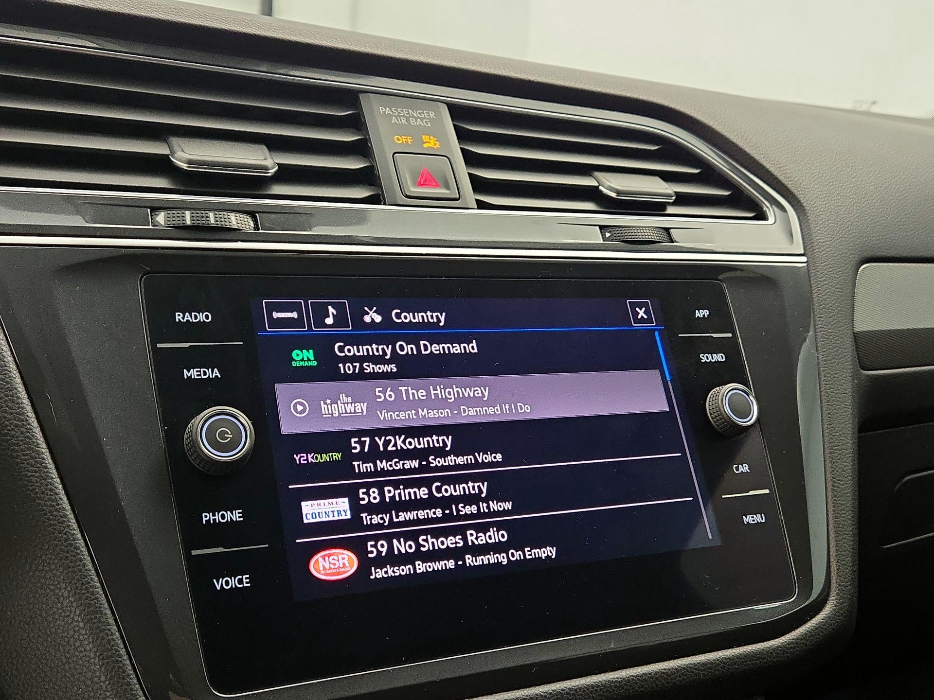 Thumbnail: 2022 Volkswagen Tiguan - 15