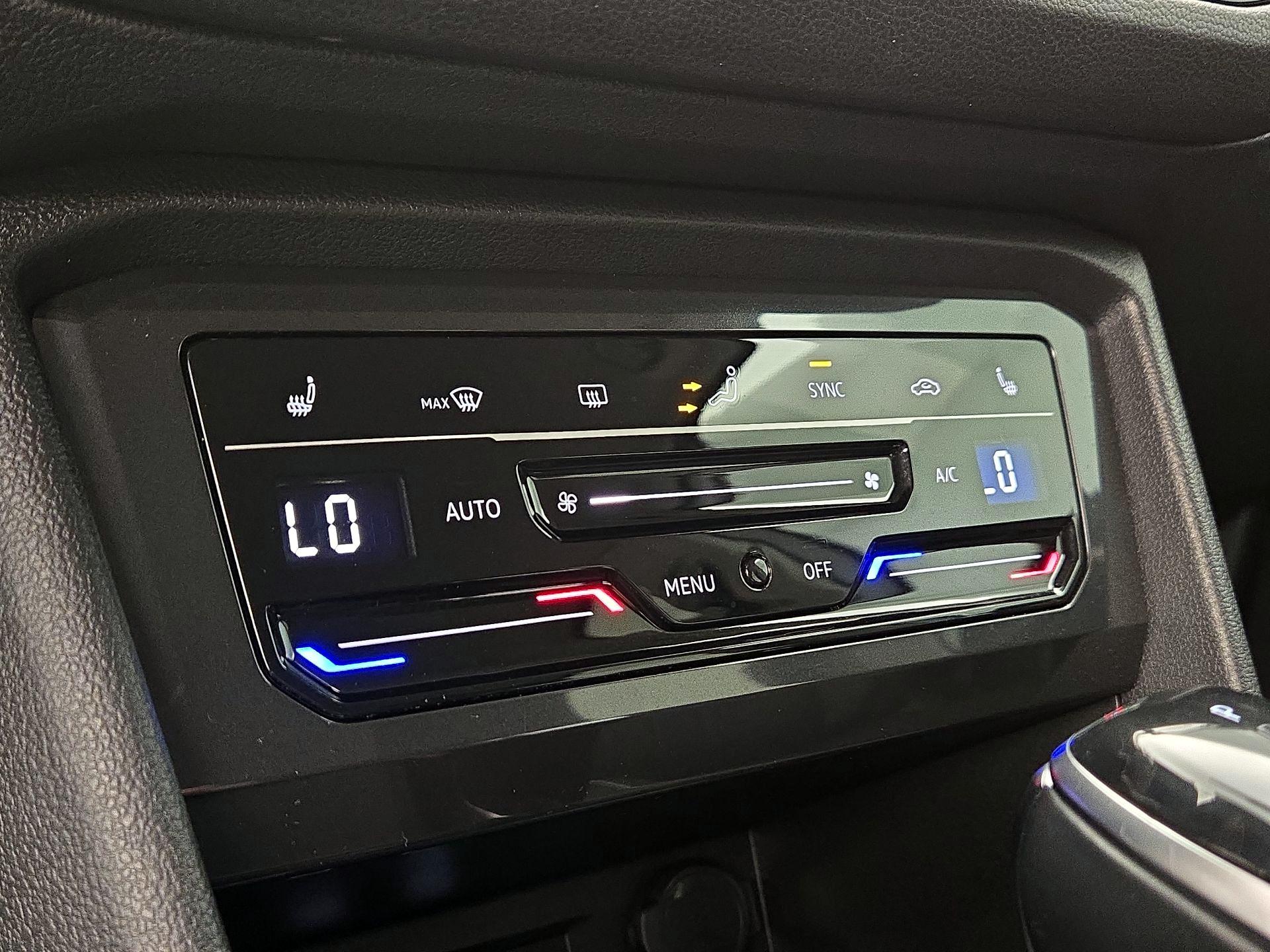 Thumbnail: 2022 Volkswagen Tiguan - 16