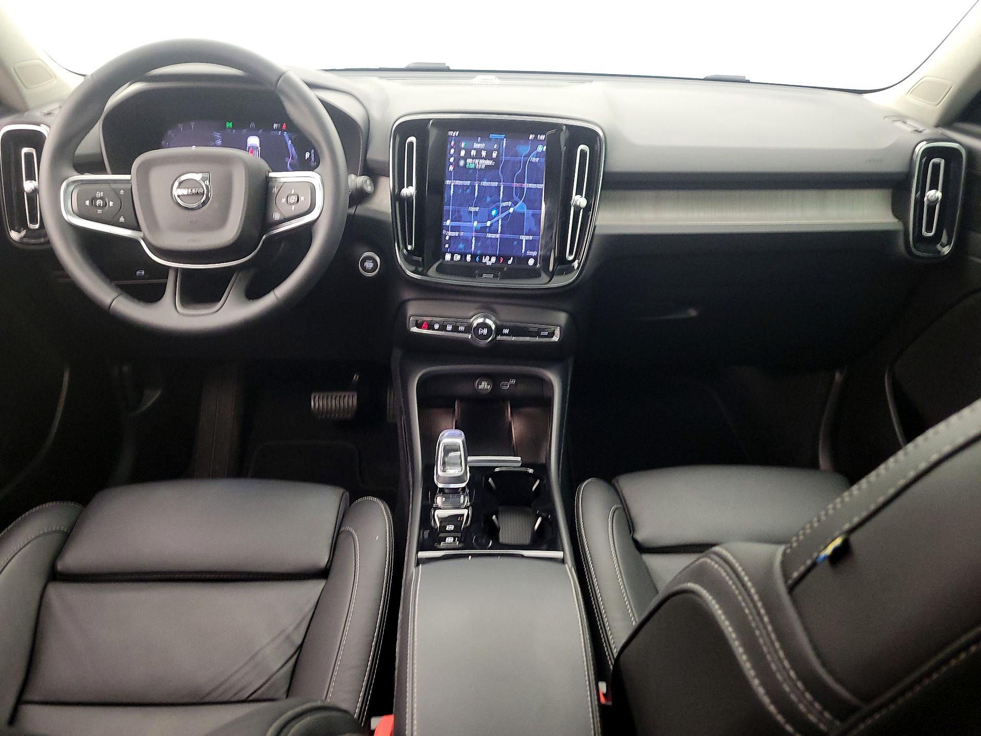 Thumbnail: 2023 Volvo XC40 - 9