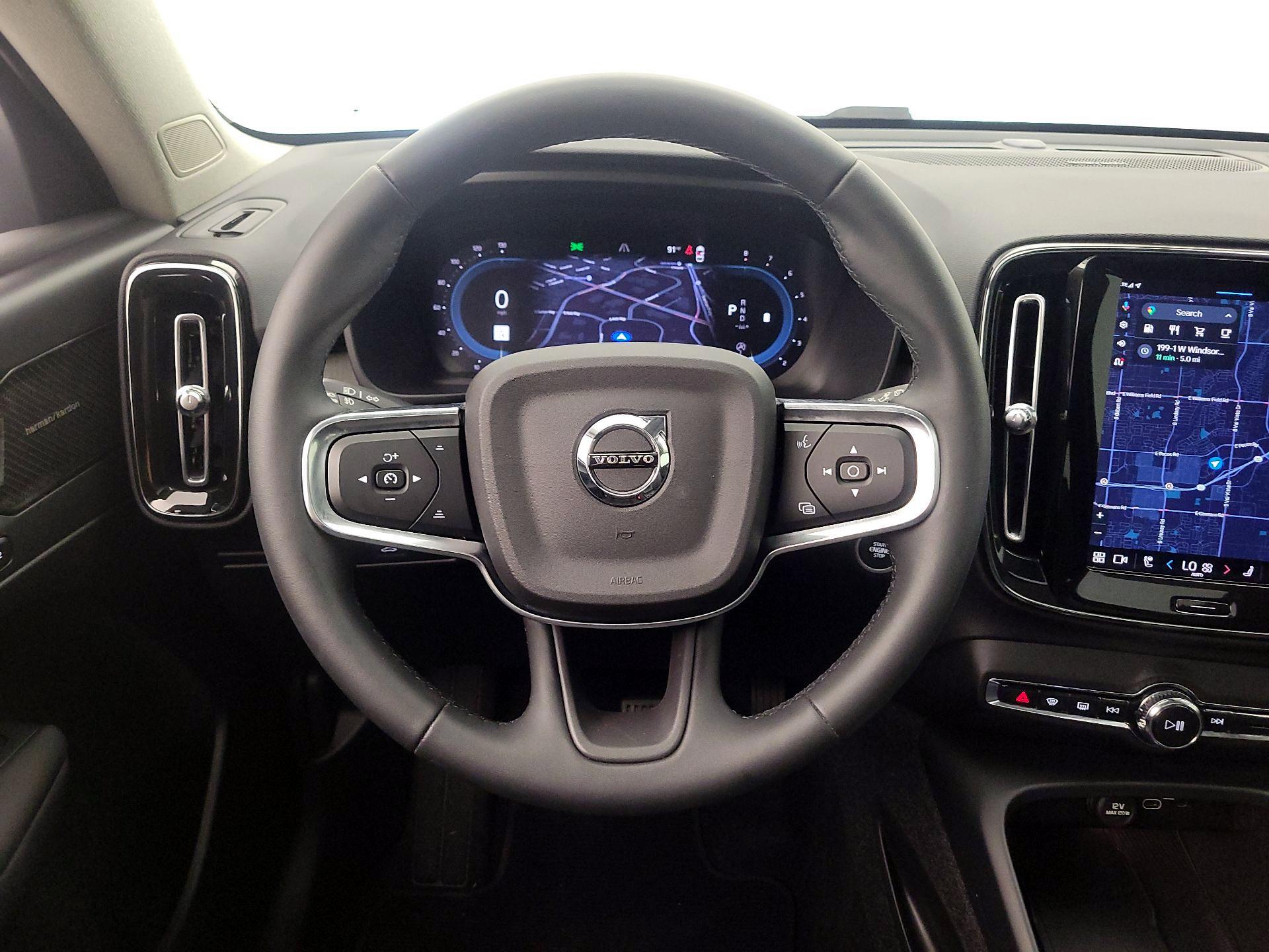 Thumbnail: 2023 Volvo XC40 - 10