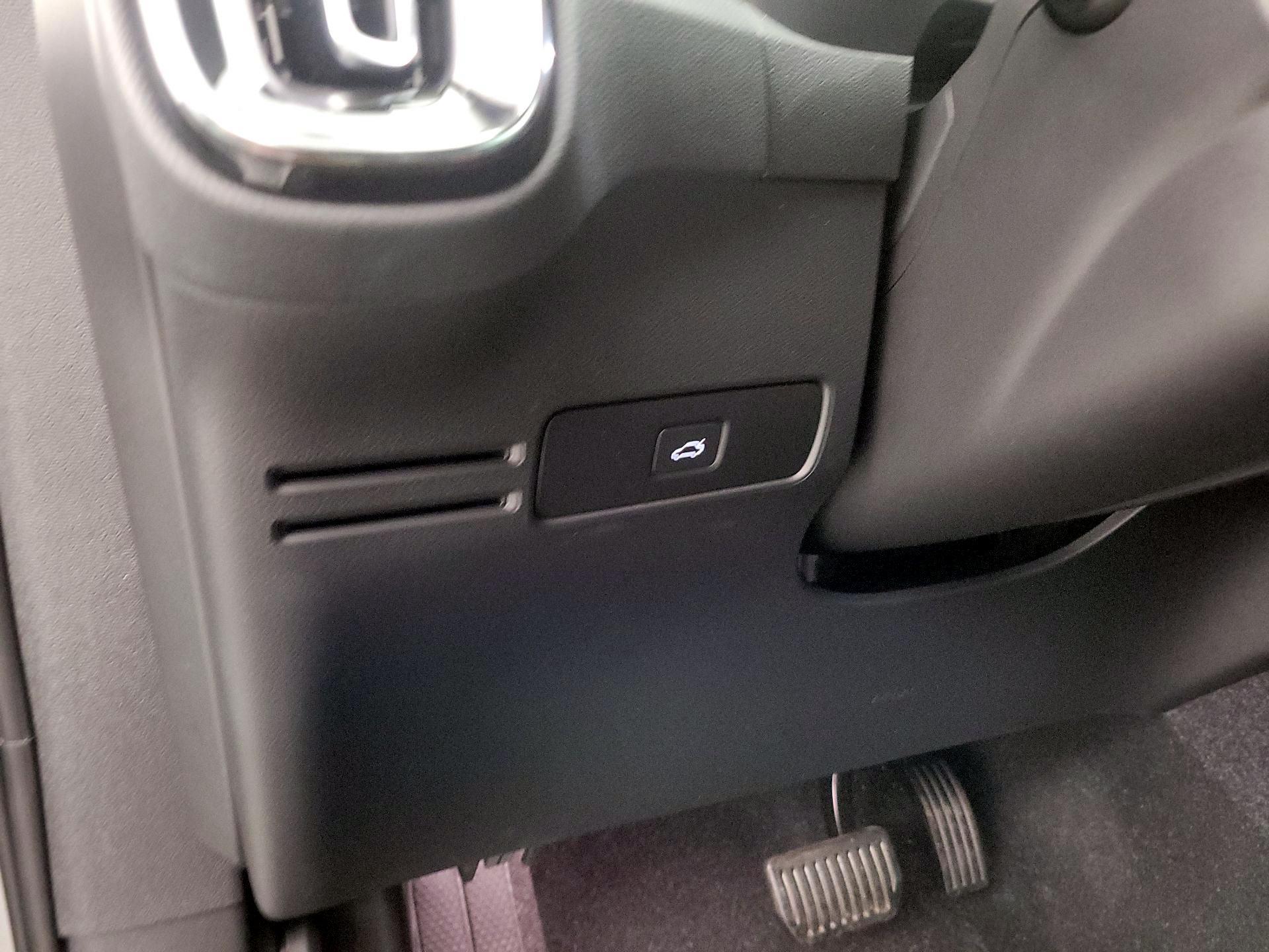 Thumbnail: 2023 Volvo XC40 - 13