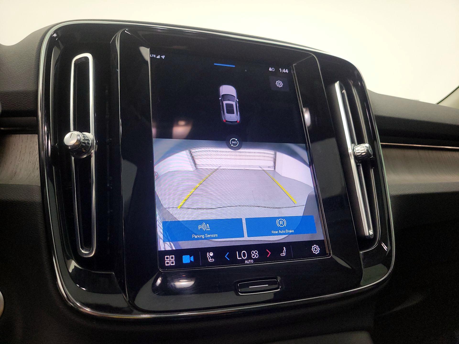 Thumbnail: 2023 Volvo XC40 - 15