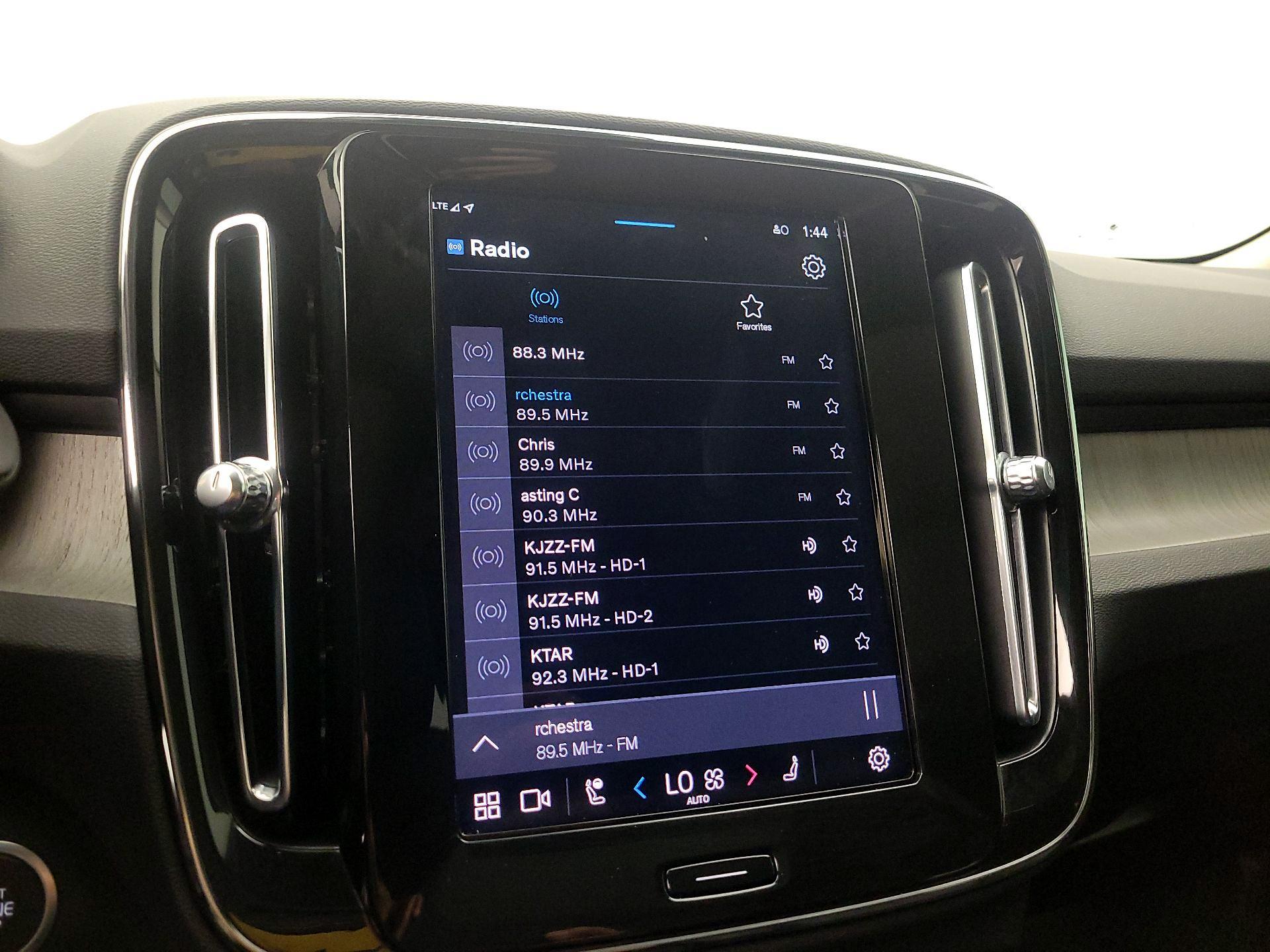 Thumbnail: 2023 Volvo XC40 - 16