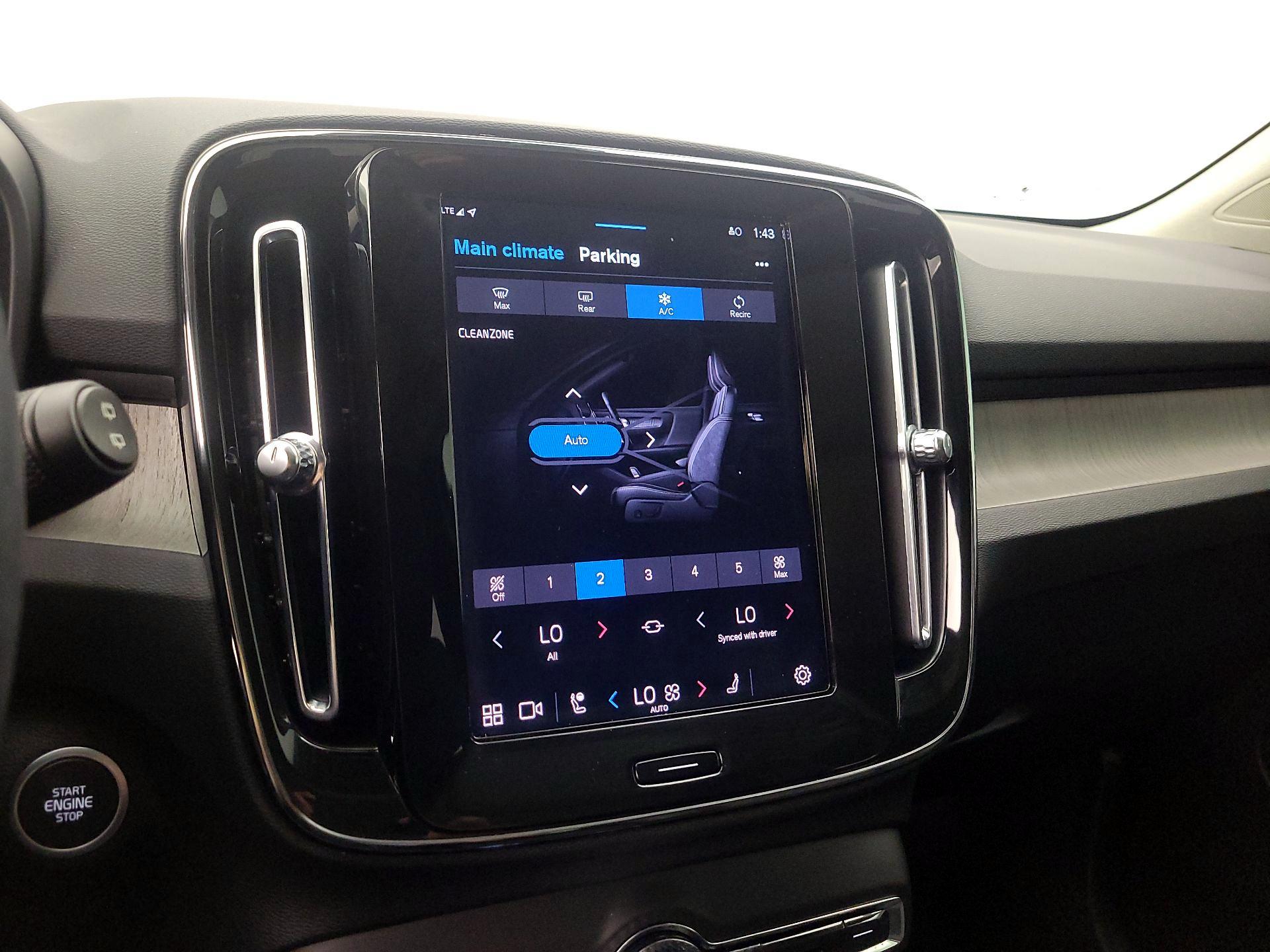 Thumbnail: 2023 Volvo XC40 - 17