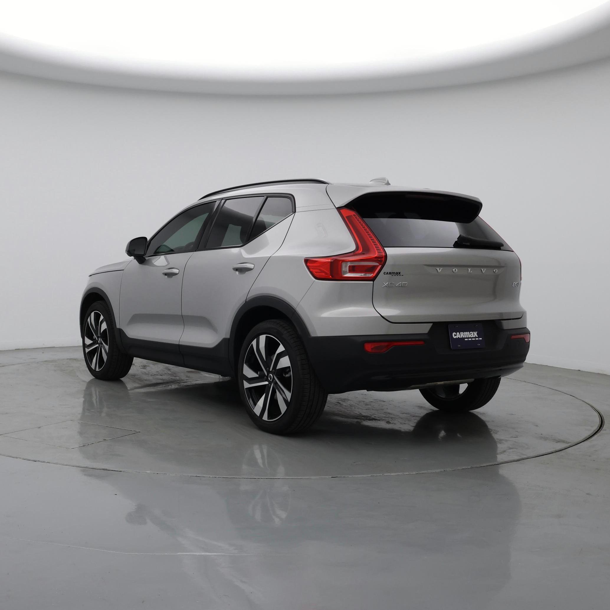 Thumbnail: 2023 Volvo XC40 - 2