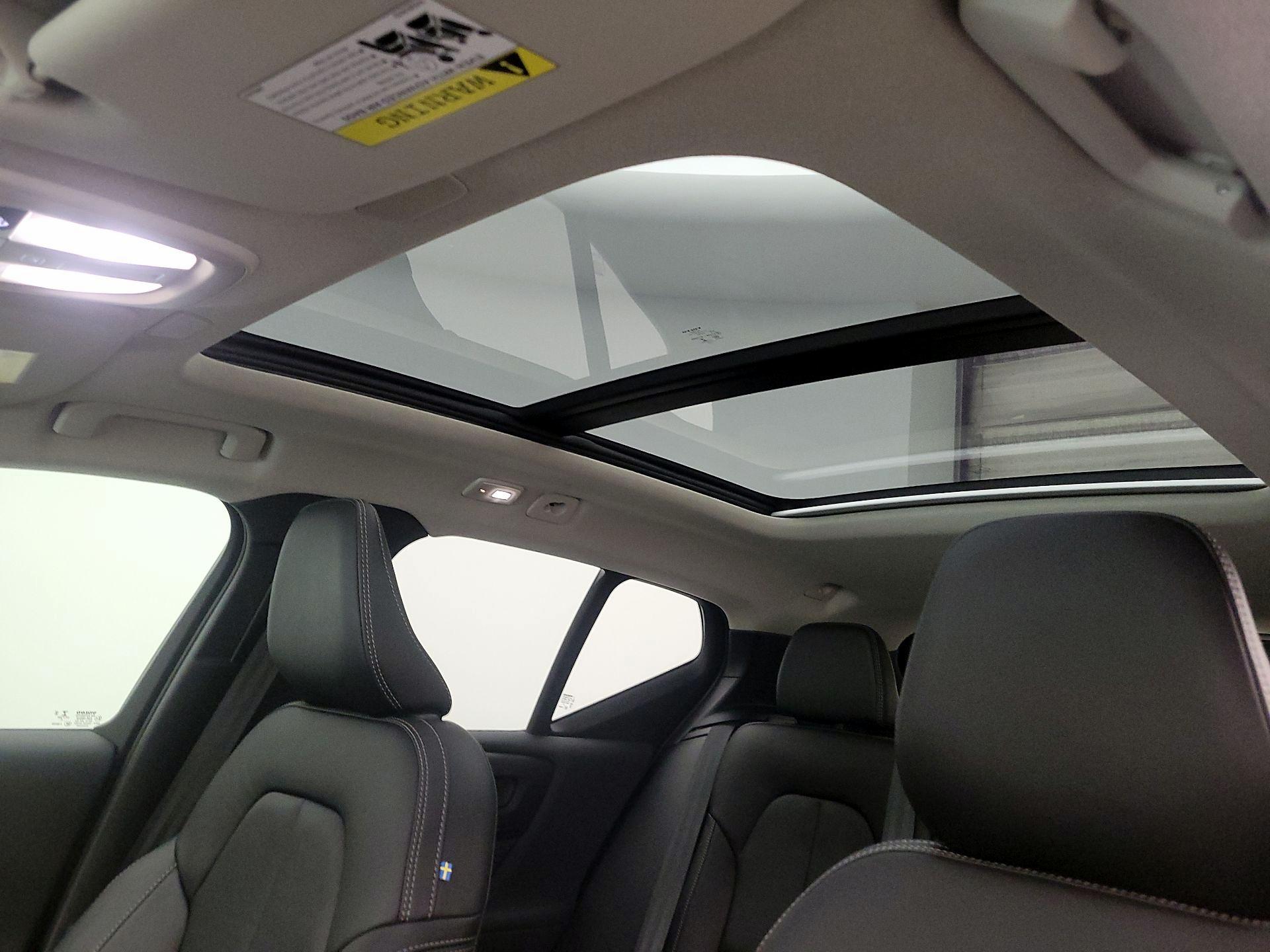 Thumbnail: 2023 Volvo XC40 - 20