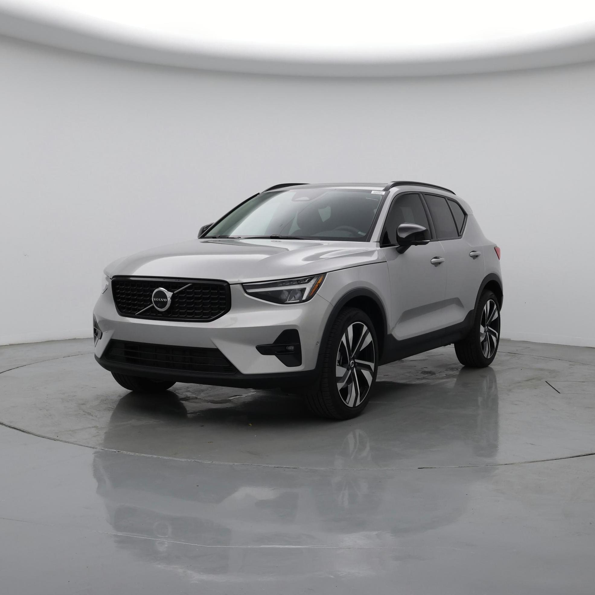 Thumbnail: 2023 Volvo XC40 - 4