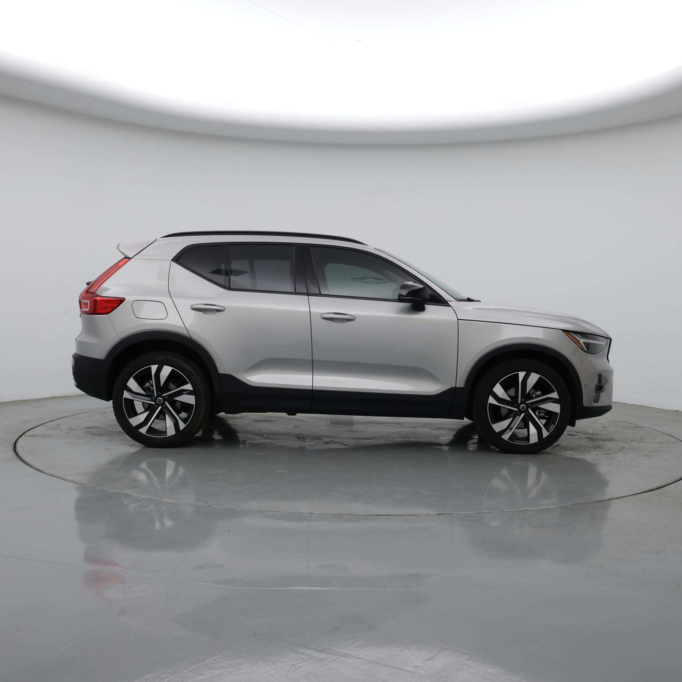 Thumbnail: 2023 Volvo XC40 - 7