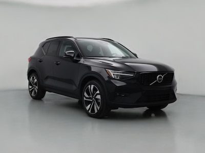 2025 Volvo XC40 B5 Plus Dark Theme