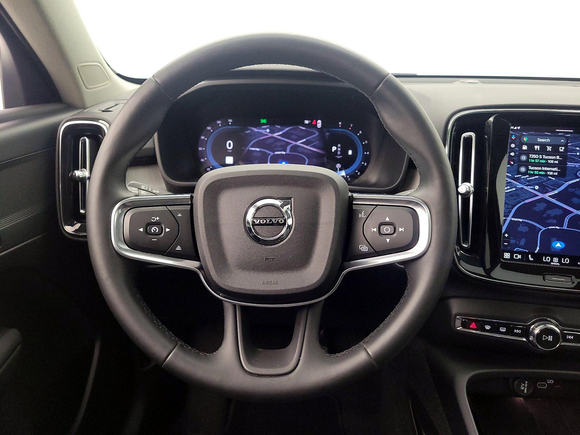 Thumbnail: 2025 Volvo XC40 - 10