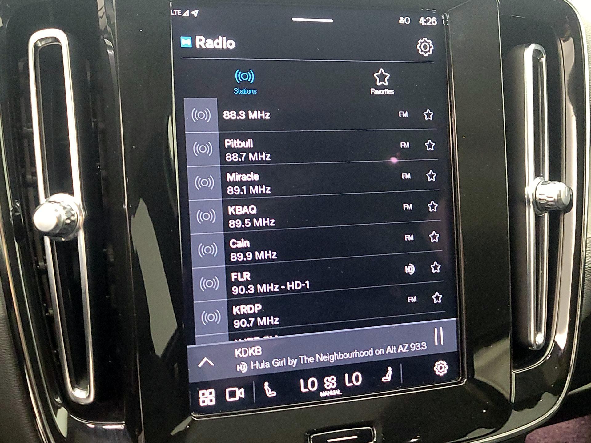 Thumbnail: 2025 Volvo XC40 - 16