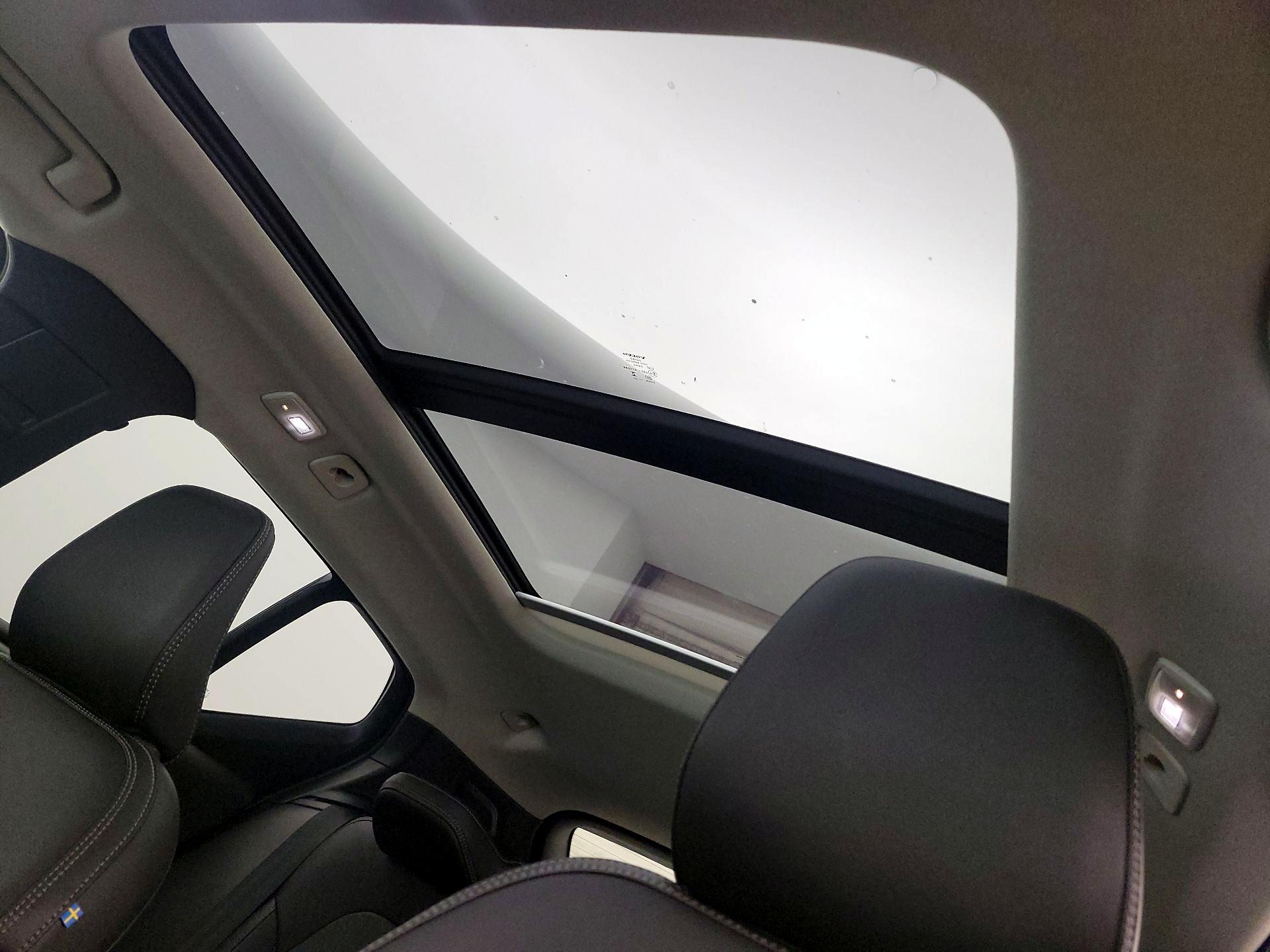 Thumbnail: 2025 Volvo XC40 - 20