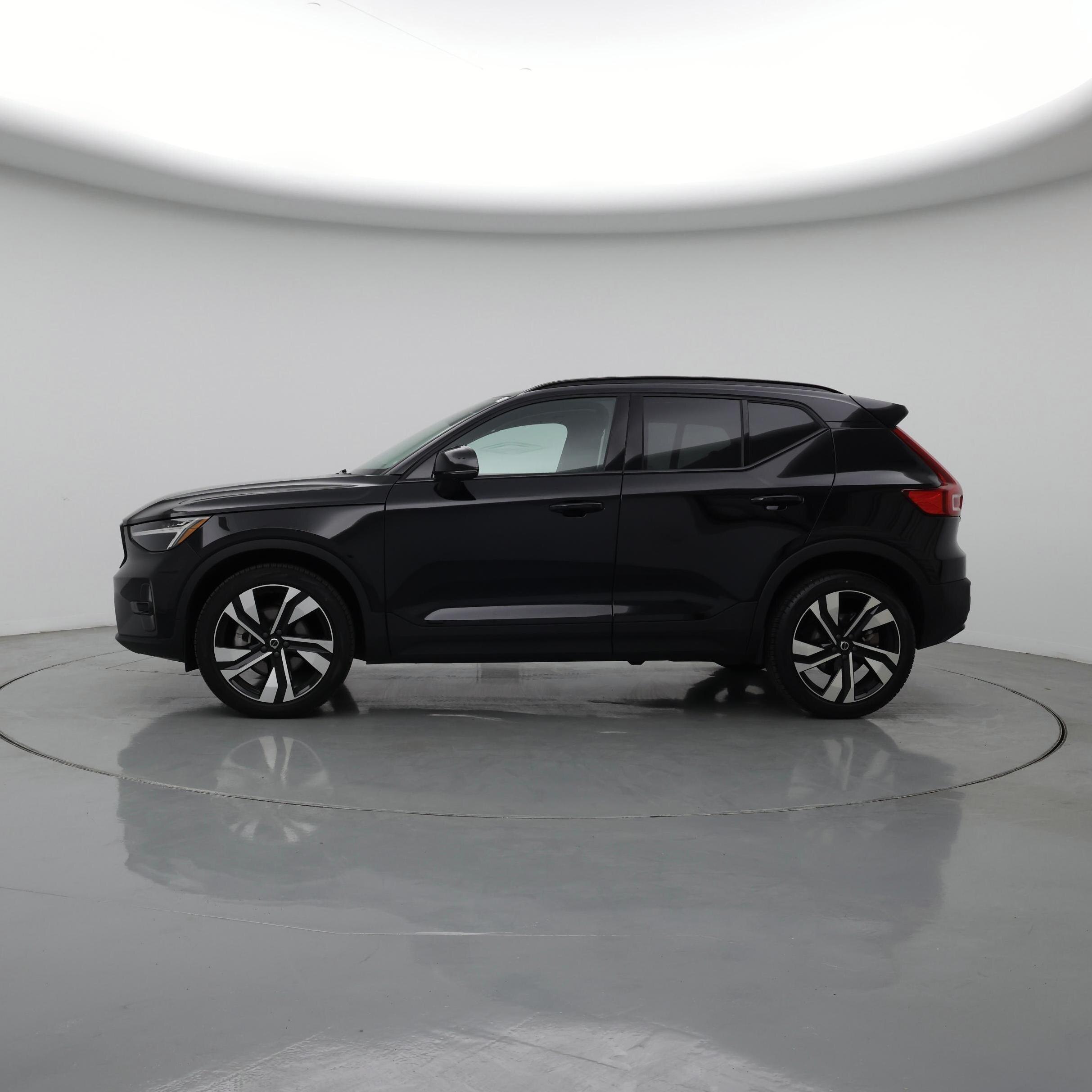 Thumbnail: 2025 Volvo XC40 - 3