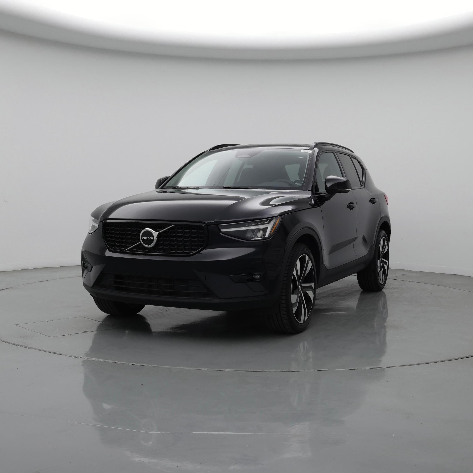 Thumbnail: 2025 Volvo XC40 - 4