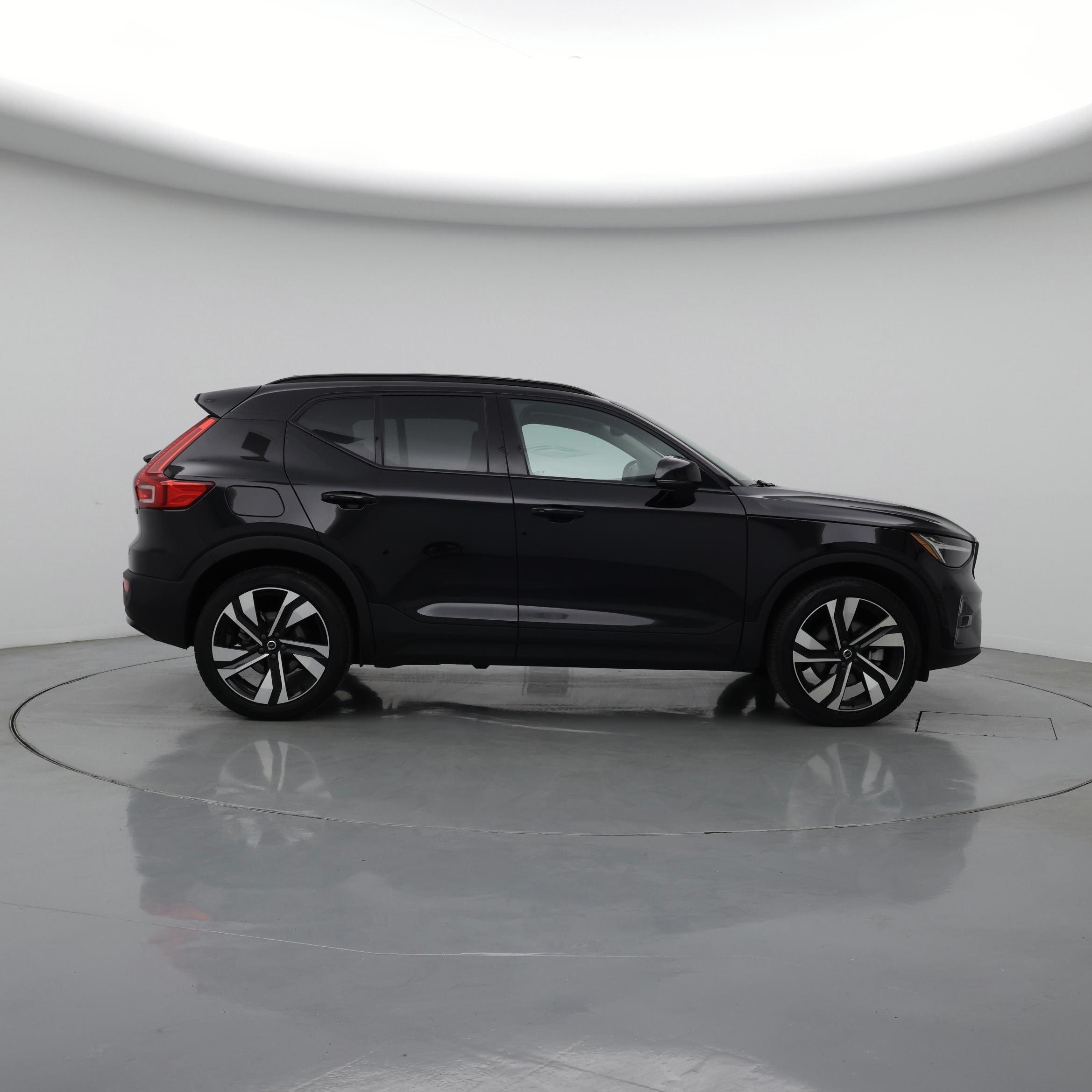 Thumbnail: 2025 Volvo XC40 - 7