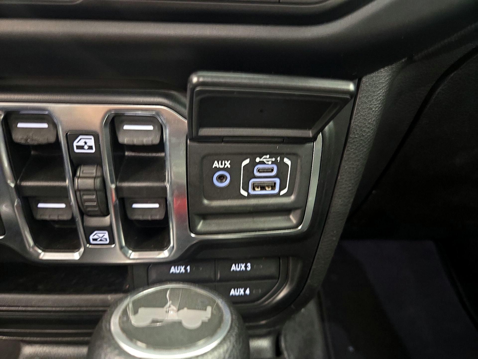 Thumbnail: 2021 Jeep Wrangler - 18