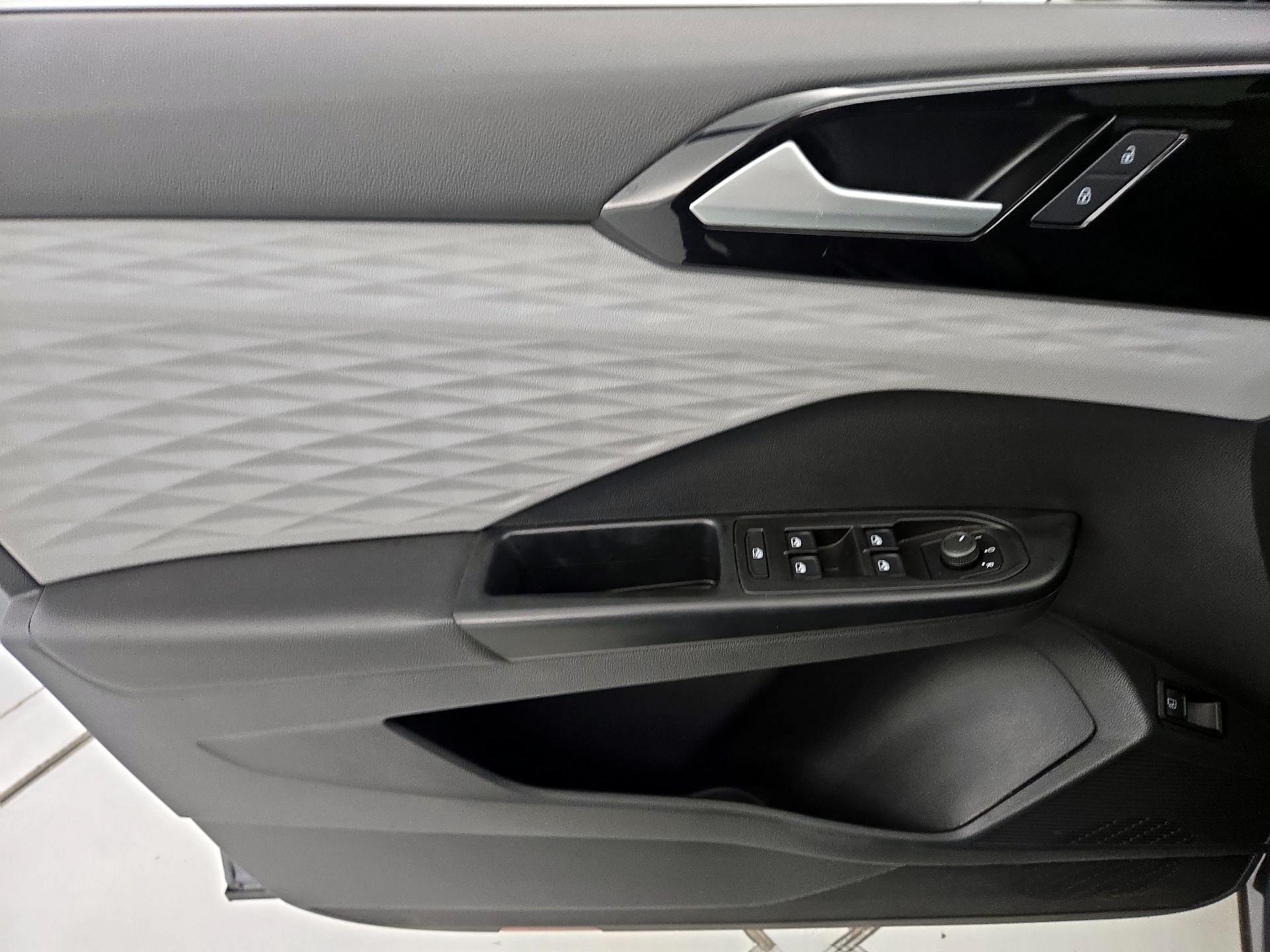 Thumbnail: 2023 Volkswagen Taos - 12