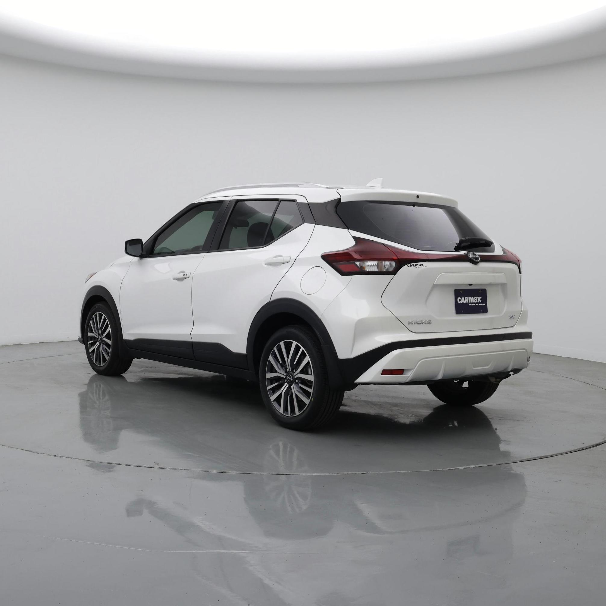 Thumbnail: 2023 Nissan Kicks - 2