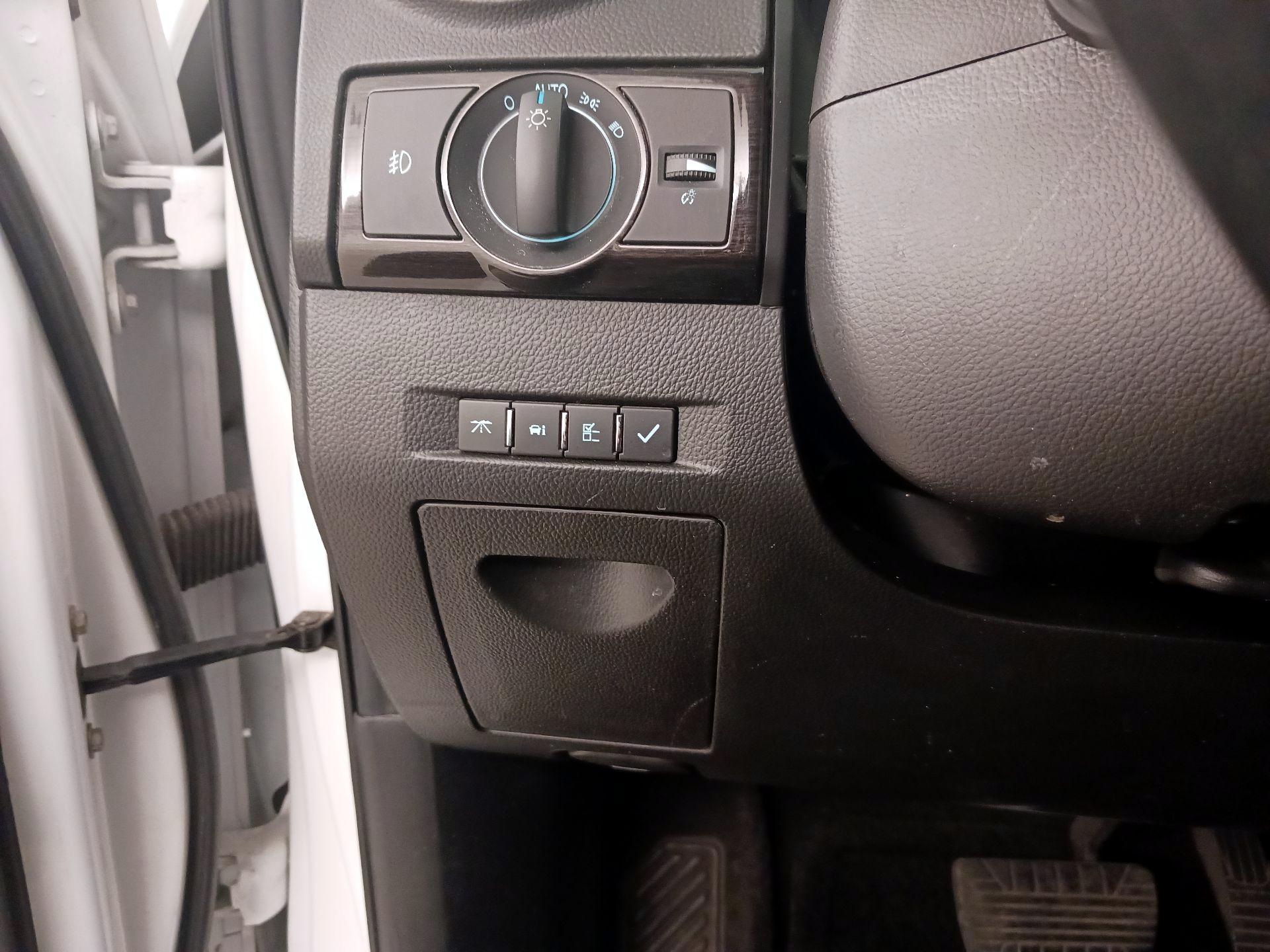 Thumbnail: 2014 Chevrolet Captiva Sport - 13