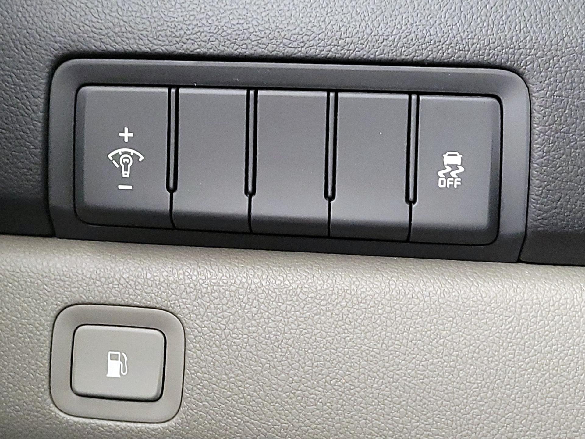 Thumbnail: 2016 Kia Sedona - 13