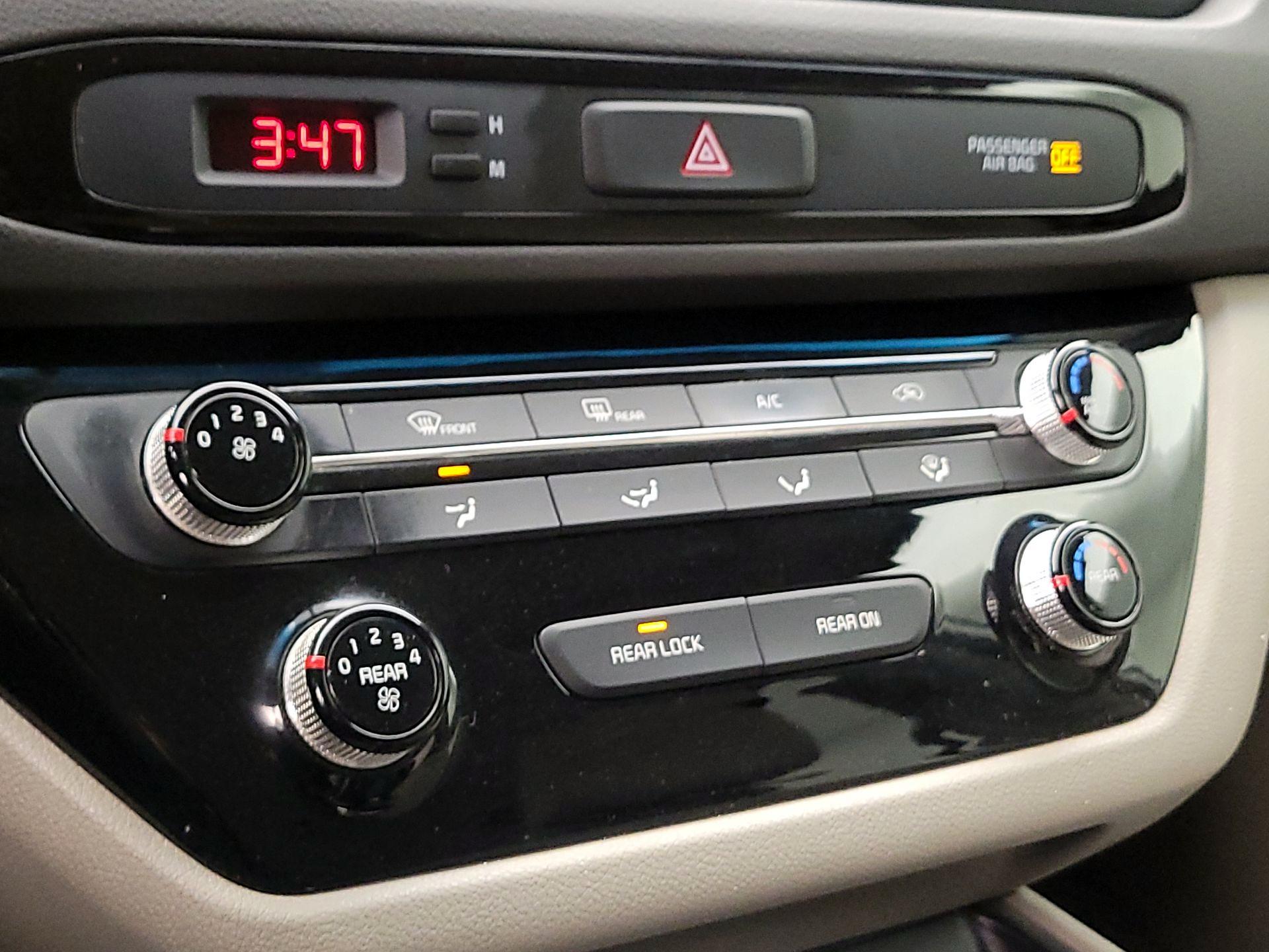 Thumbnail: 2016 Kia Sedona - 16