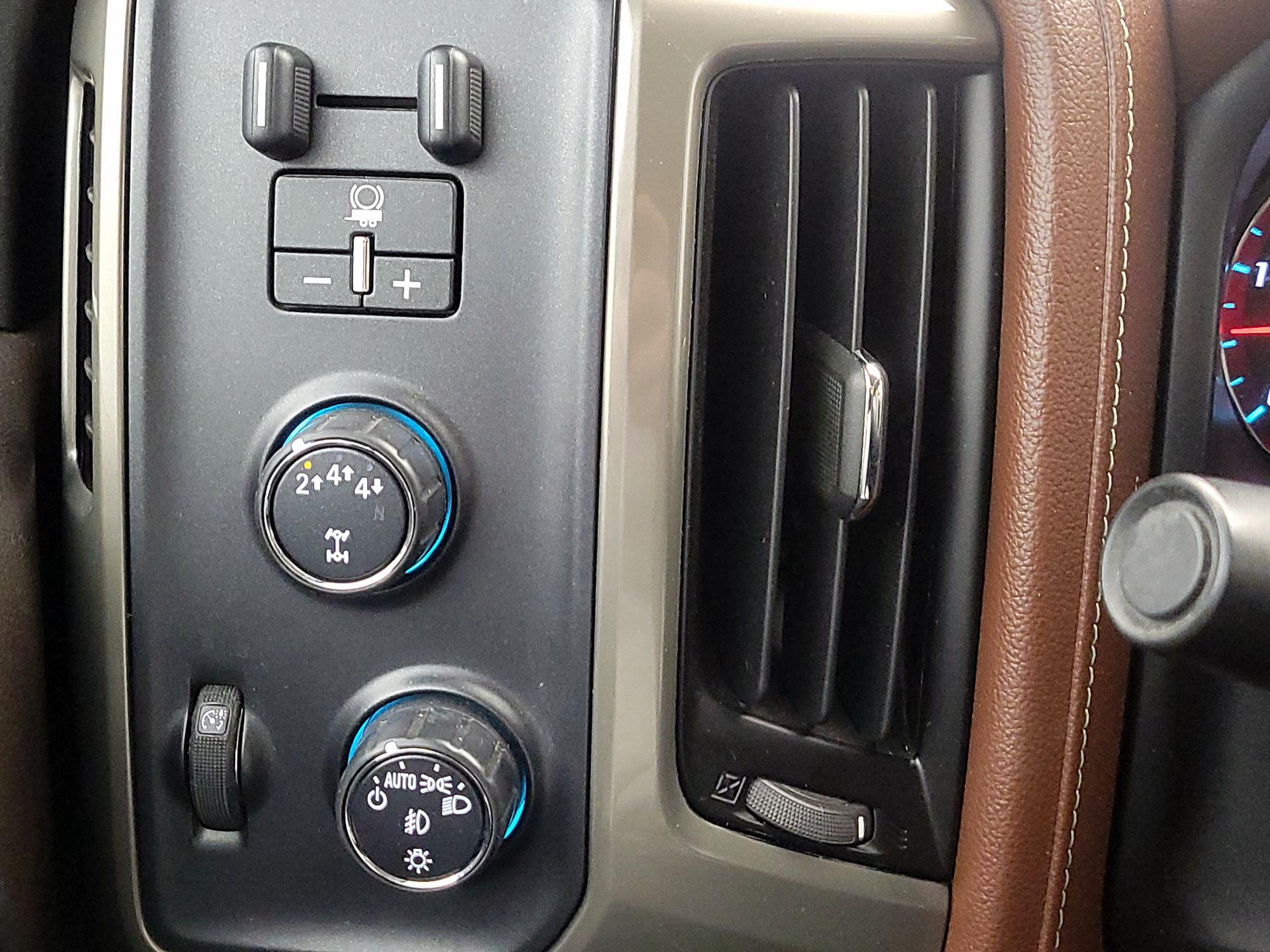 Thumbnail: 2017 Chevrolet Silverado 2500 - 13