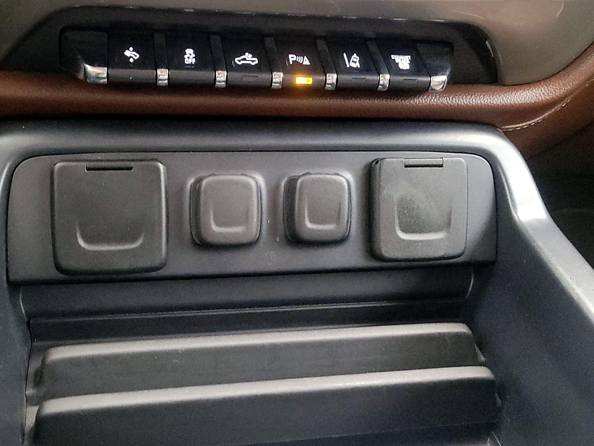 Thumbnail: 2017 Chevrolet Silverado 2500 - 18