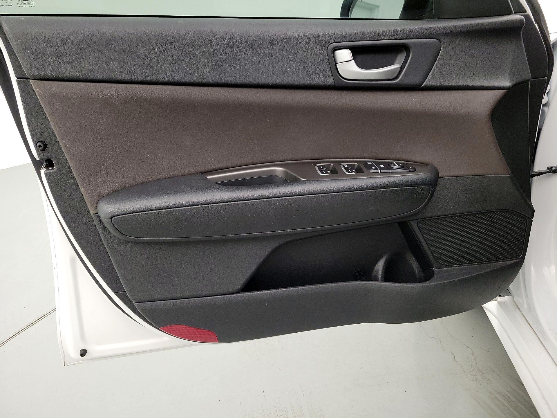 Thumbnail: 2019 Kia Optima - 10