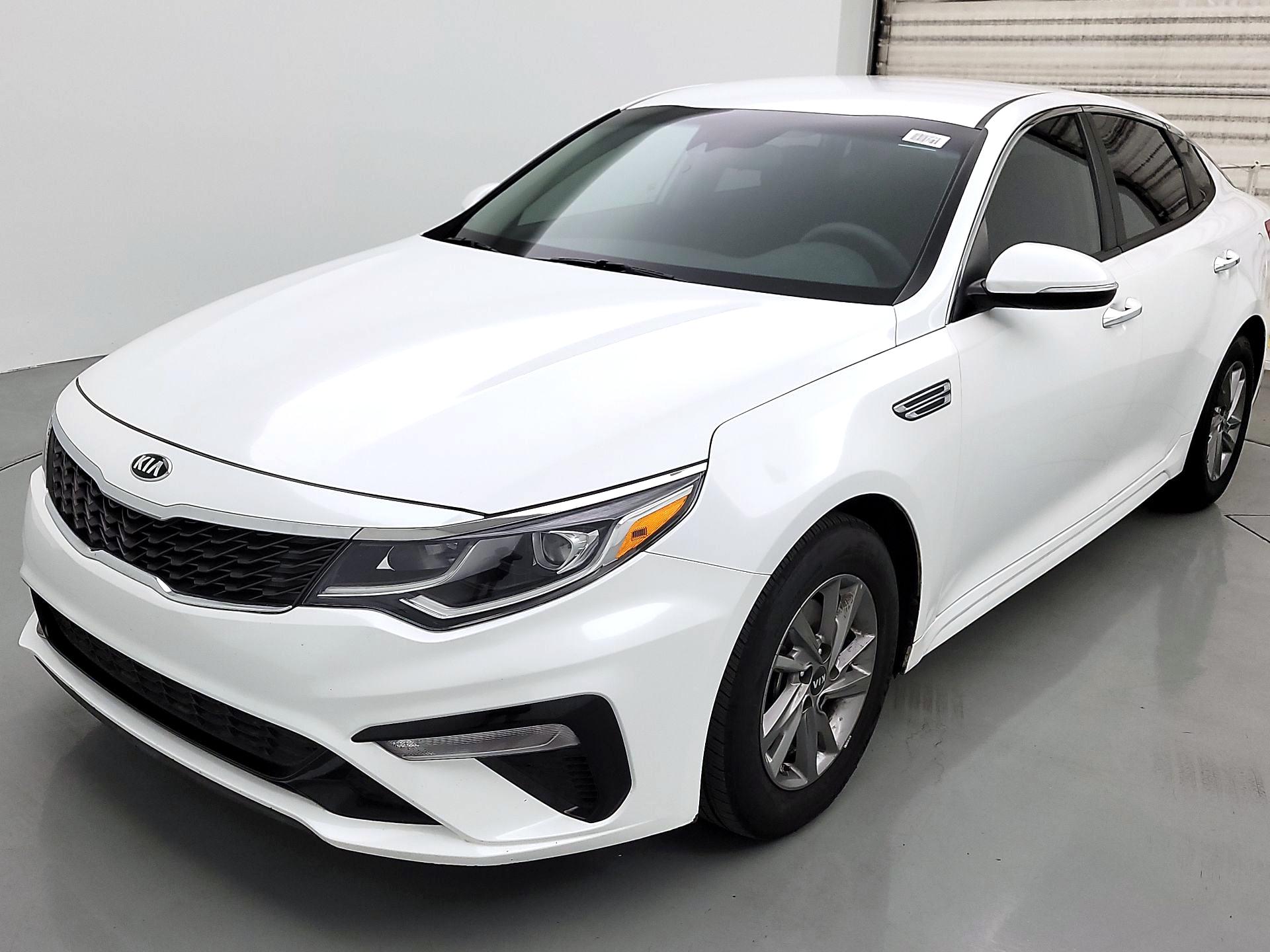 Thumbnail: 2019 Kia Optima - 3