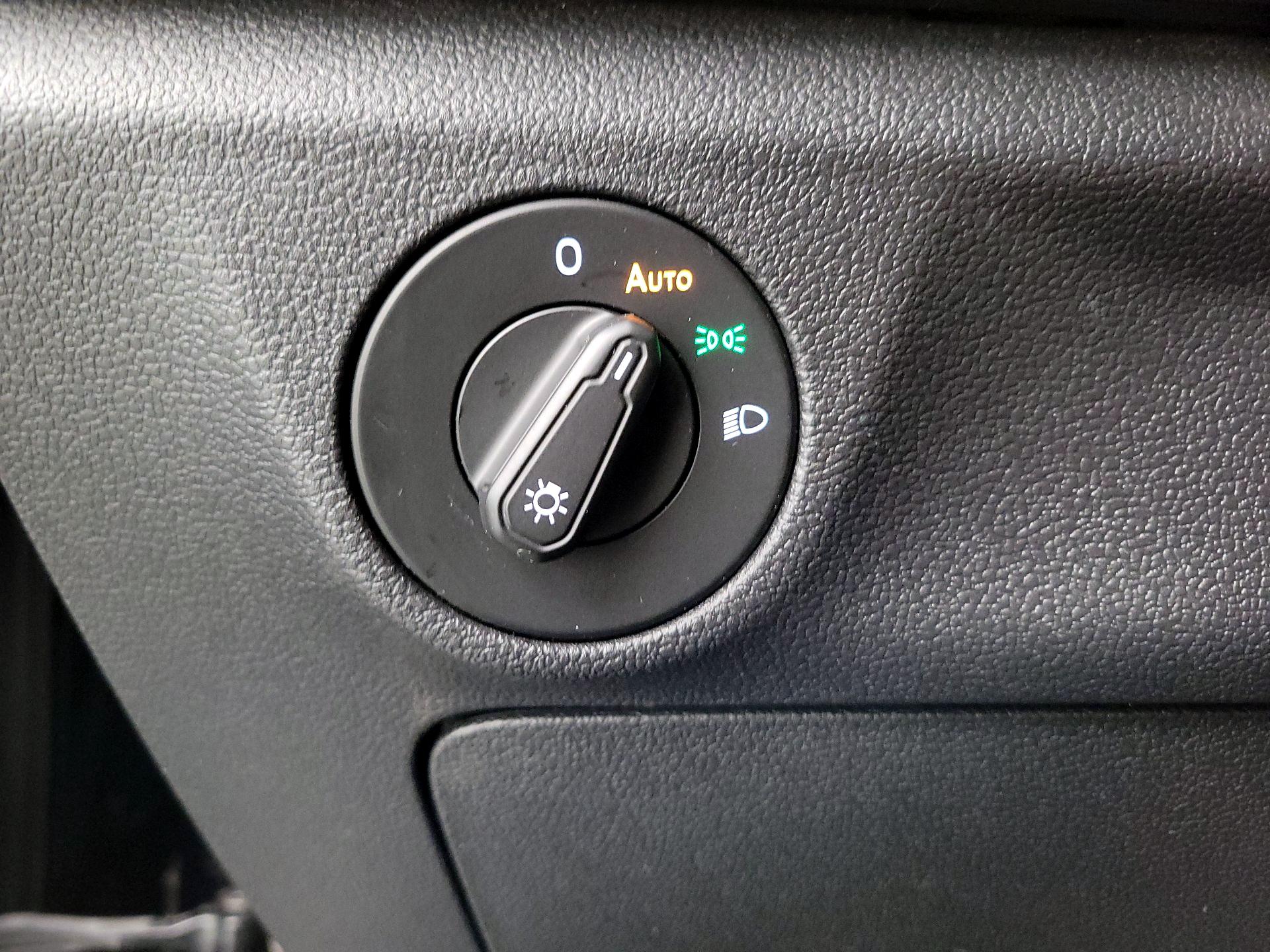 Thumbnail: 2019 Volkswagen Jetta - 13