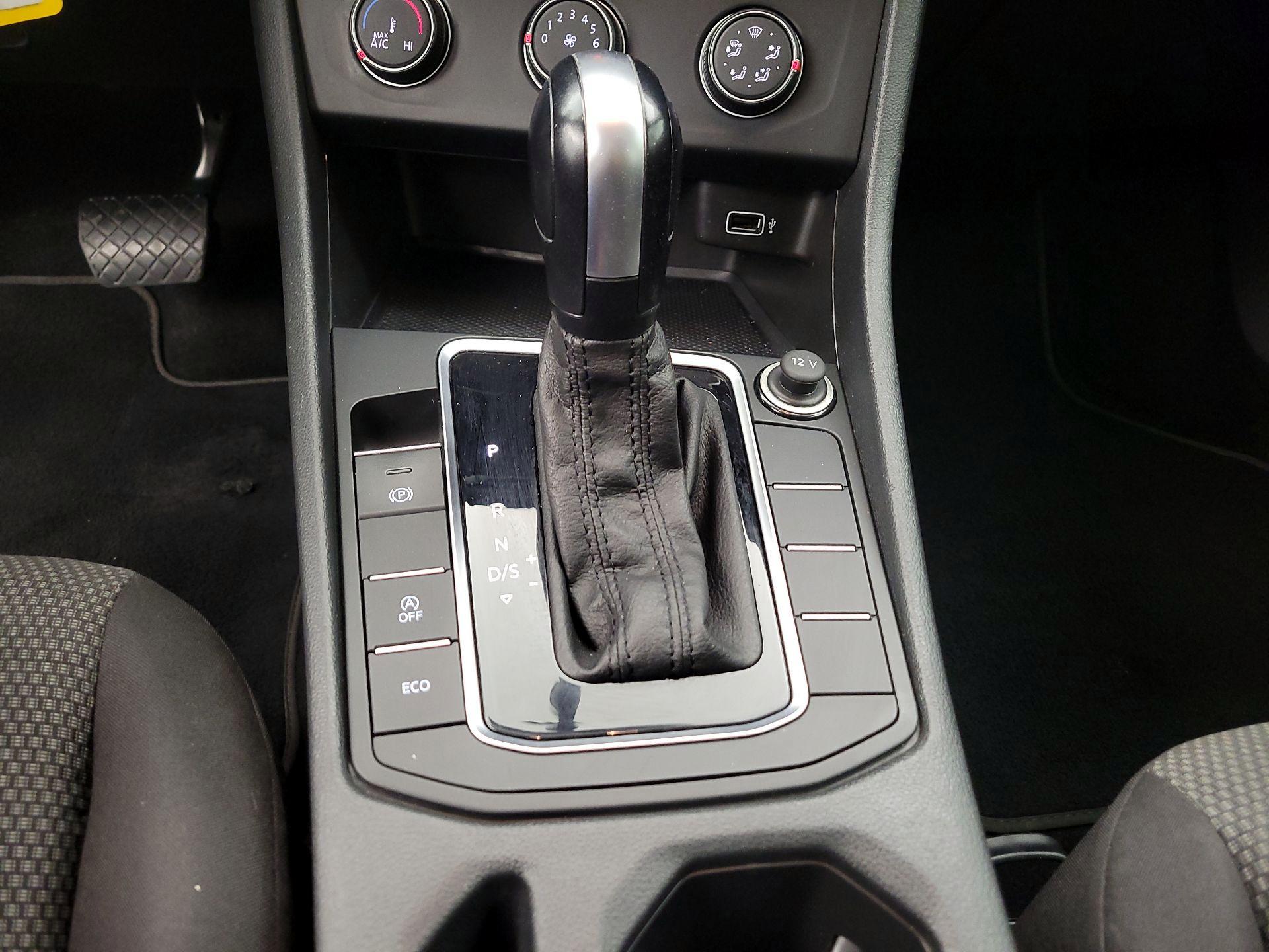 Thumbnail: 2019 Volkswagen Jetta - 17