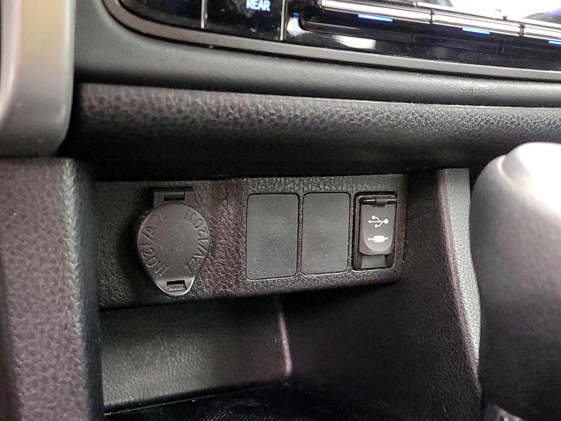 Thumbnail: 2019 Toyota Corolla - 18