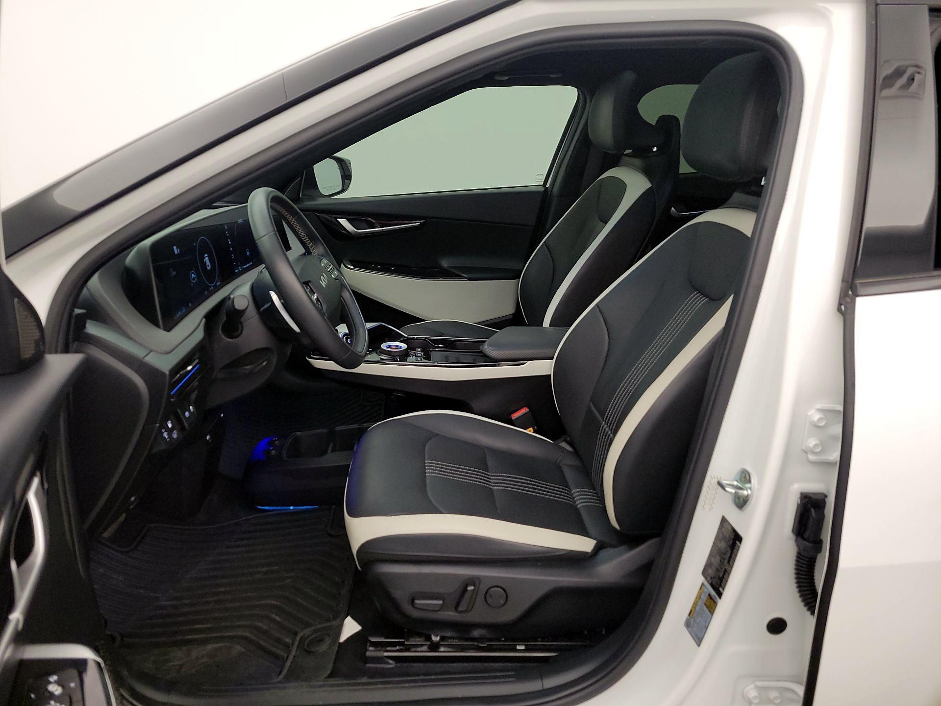 Thumbnail: 2022 Kia EV6 - 11