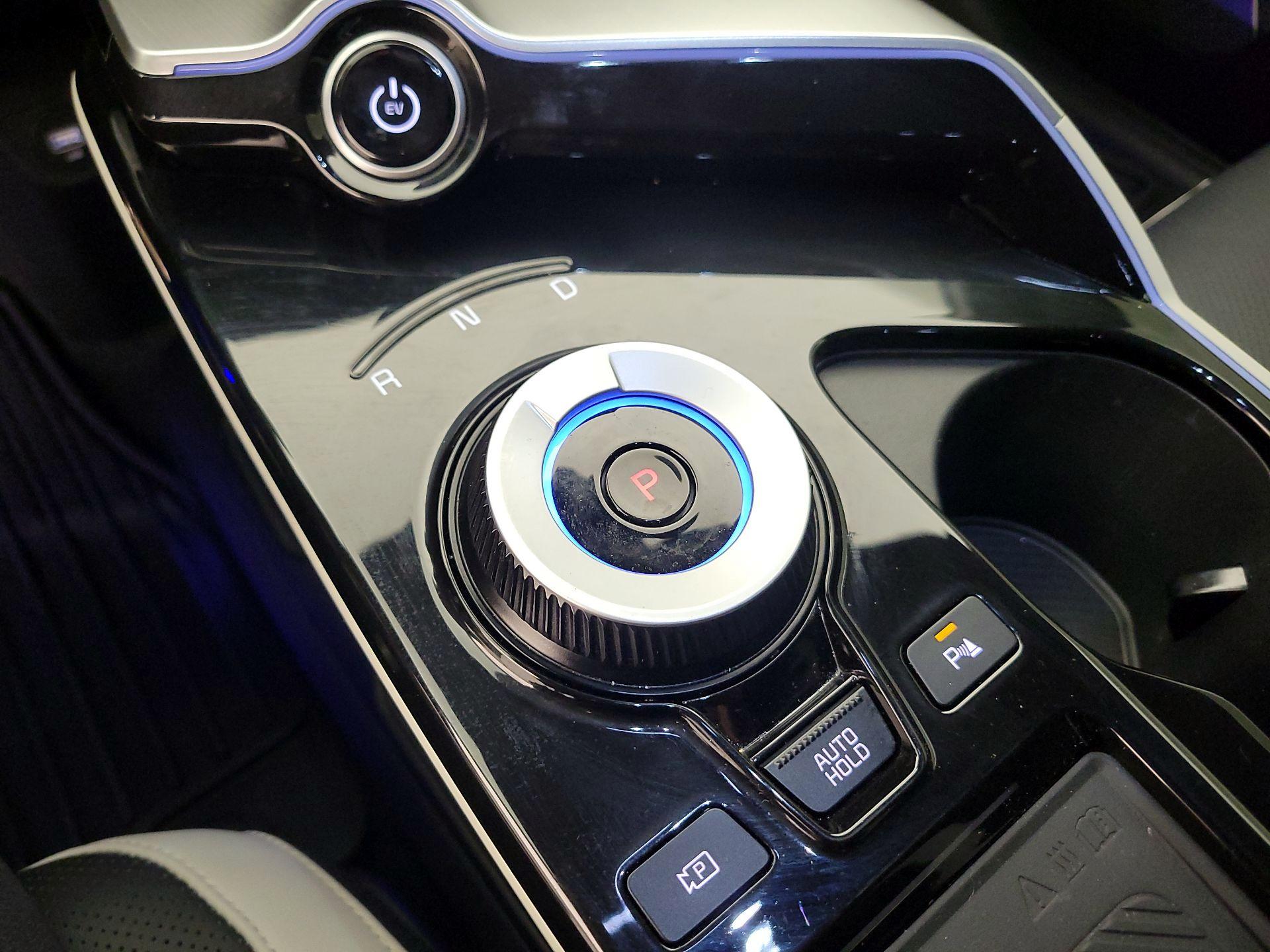 Thumbnail: 2022 Kia EV6 - 18