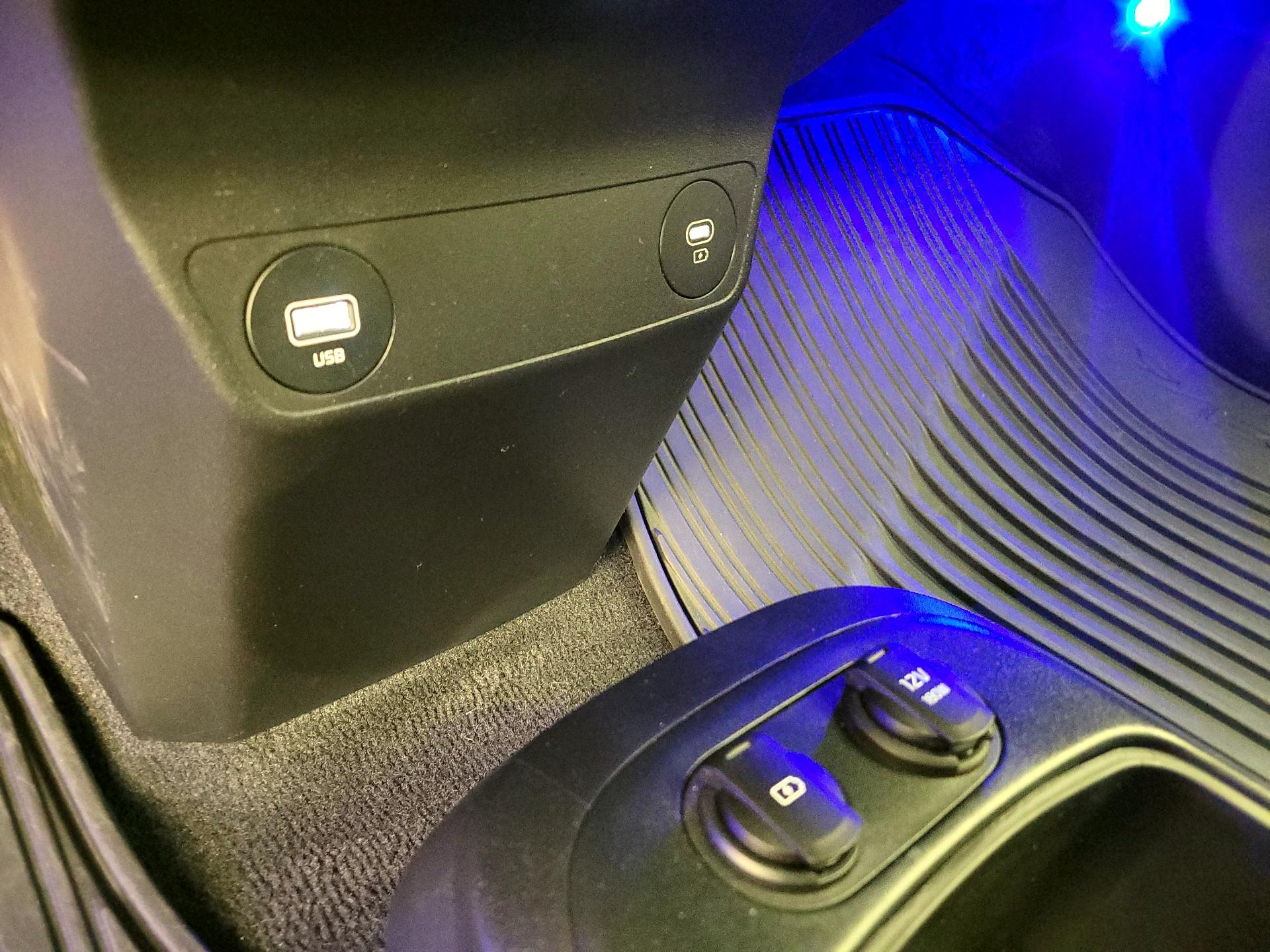 Thumbnail: 2022 Kia EV6 - 19